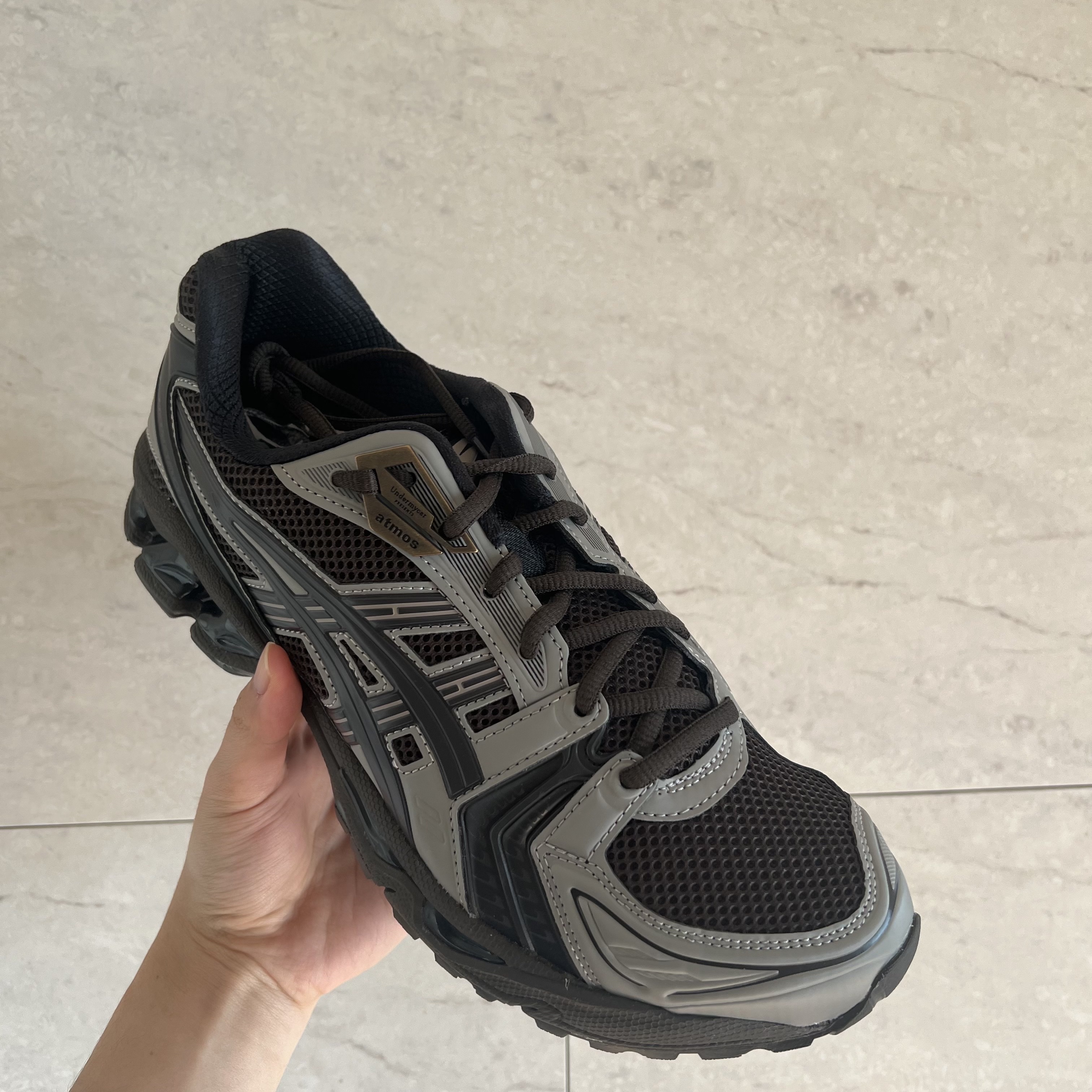 Asics x Atmos x Undermycar Gel-Kayano 14 Pepper Black 착용 스타일 - 2