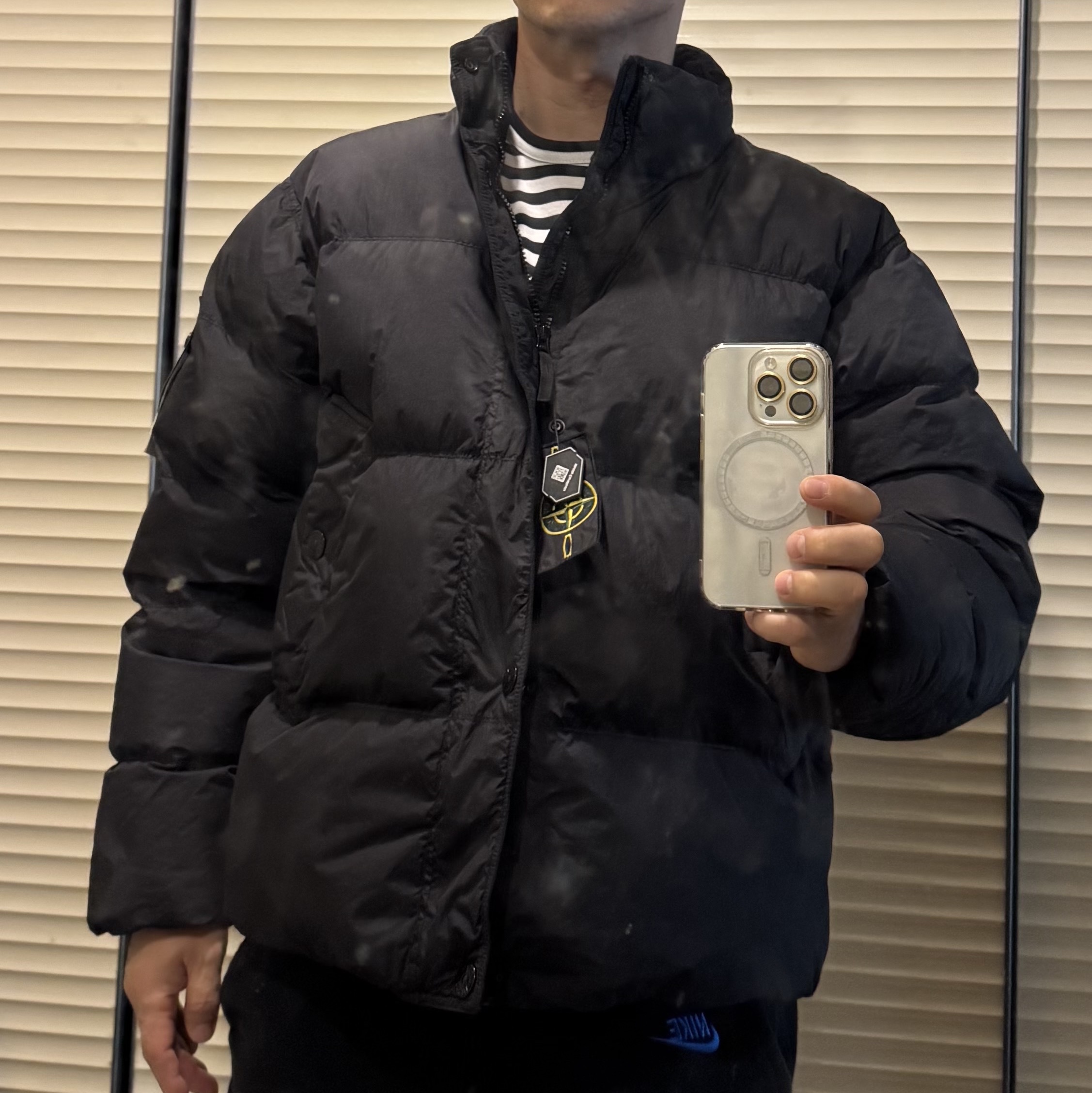 Stone Island 4100010 Crinkle Reps NY Recycled Nylon Down Jacket with Wind Resistant Black - 25FW 착용 스타일