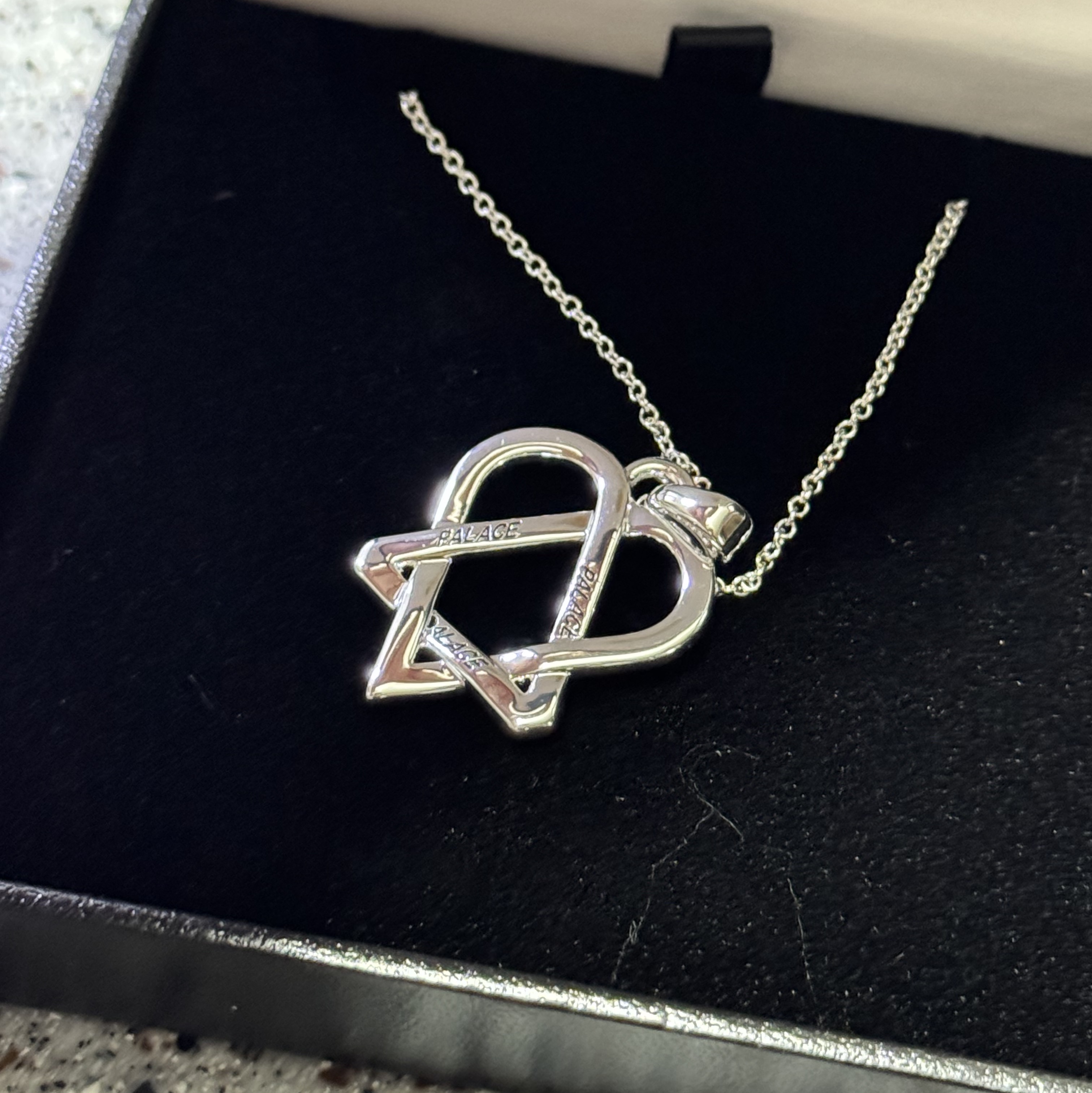 Palace x HIM Gram Pendant Silver - 25FW 착용 스타일