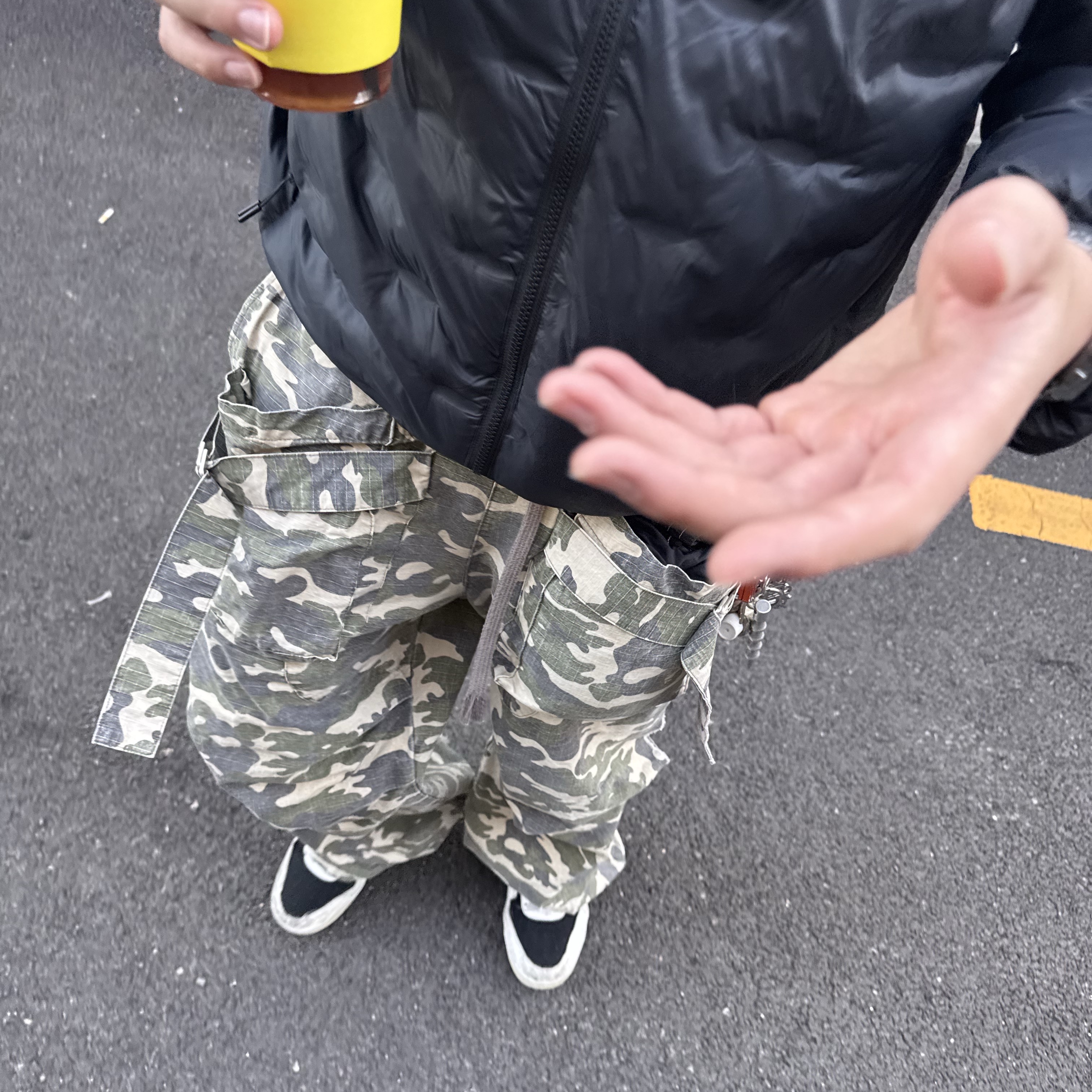Oakley Drift O-Puff Jacket Blackout, Nike Air Force 1/1 Cosmic Clay 착용 스타일 - 4
