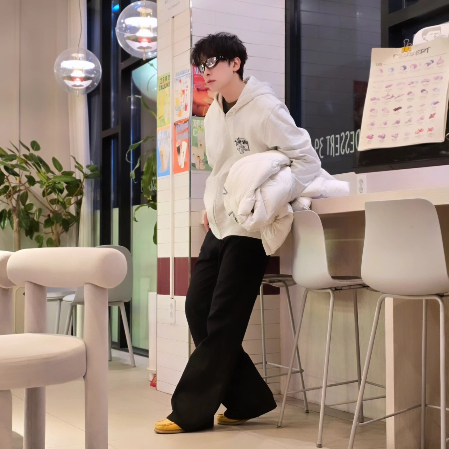Stussy Stock DSM Ginza Zip Hoodie Ash Heather 2023, Clarks Wallabee Yellow Suede 착용 스타일 - 1