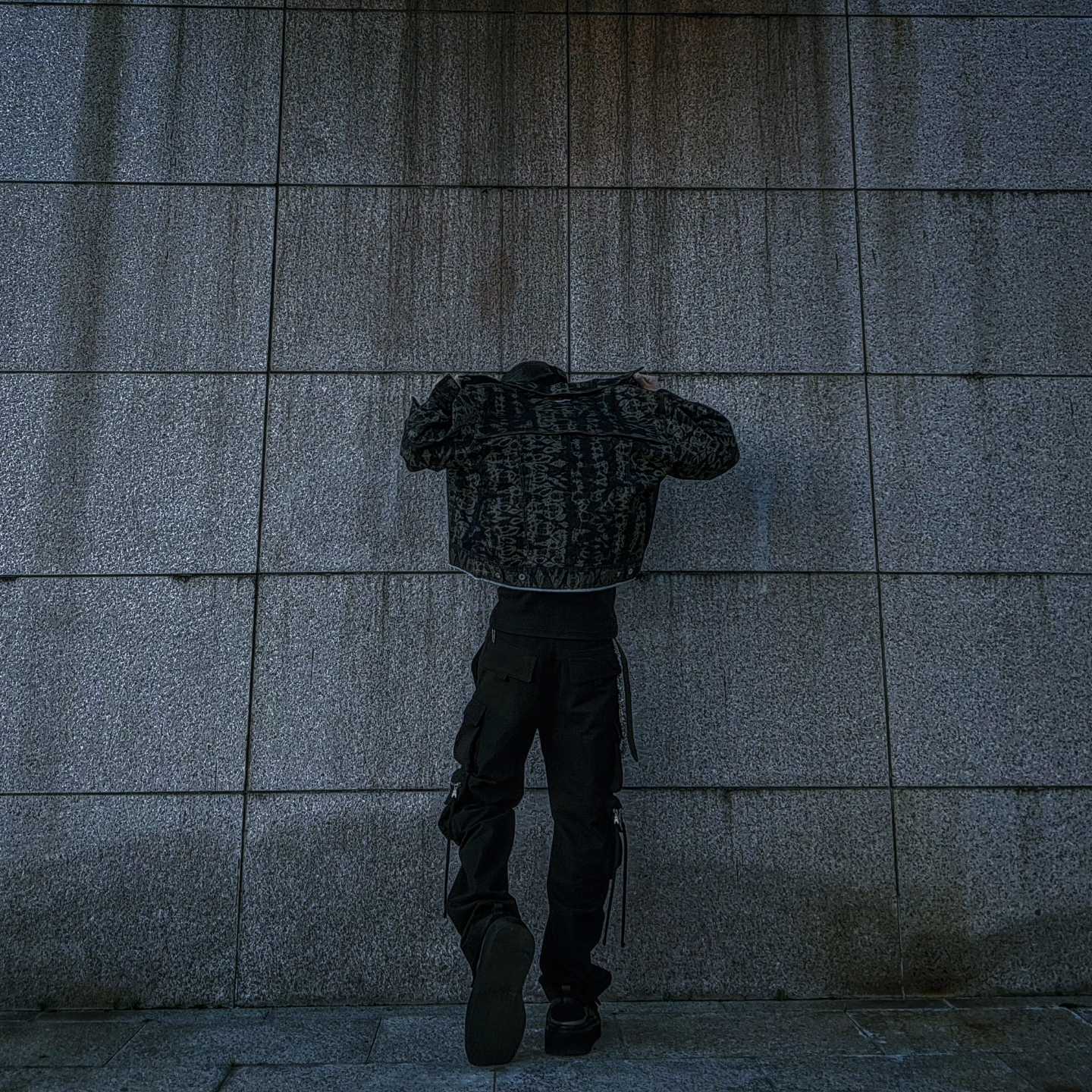 Undermycar Bombyx Multi Cargo Double Zip Pants Raven - 23SS 착용 스타일