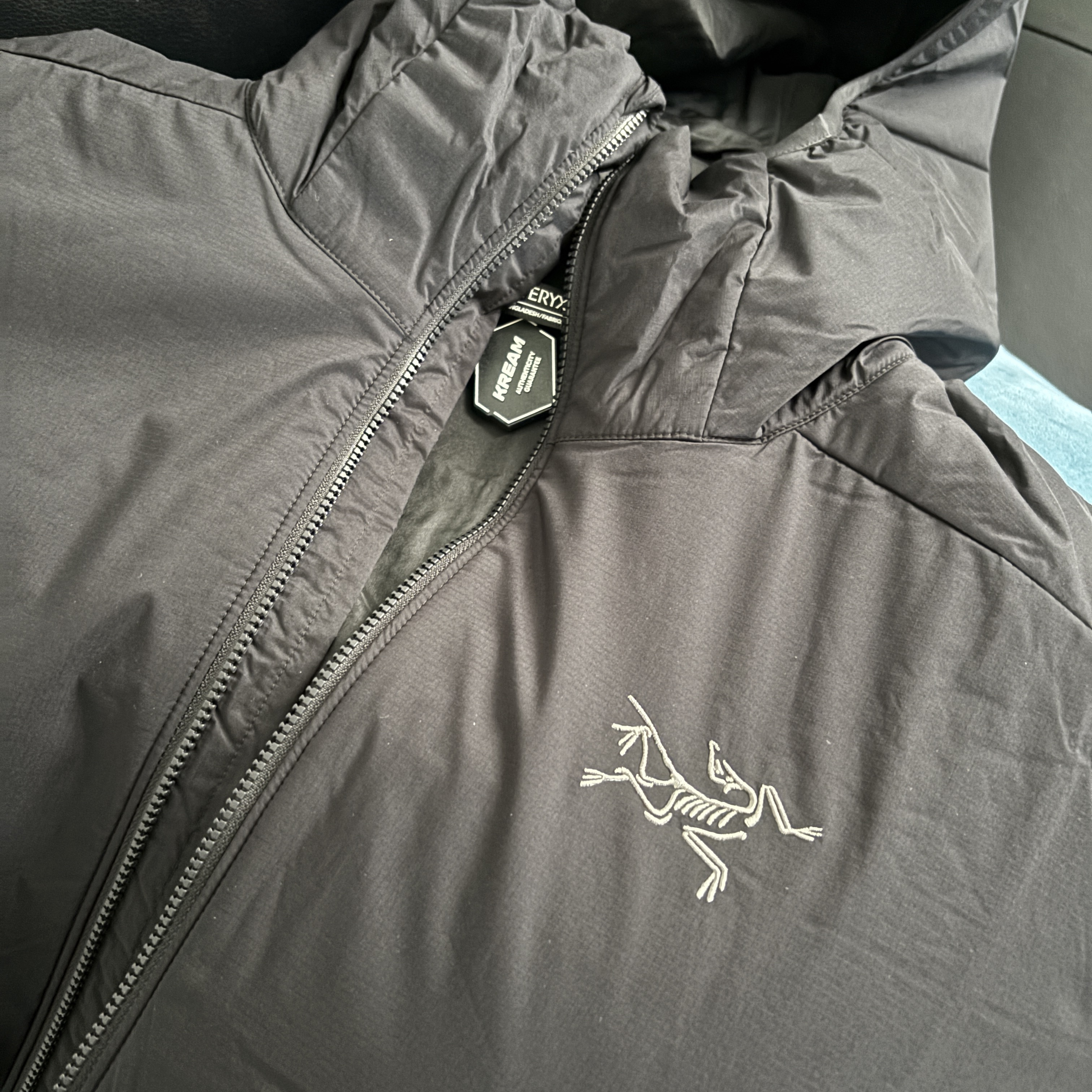 Arc'teryx Atom Hoody Black 착용 스타일