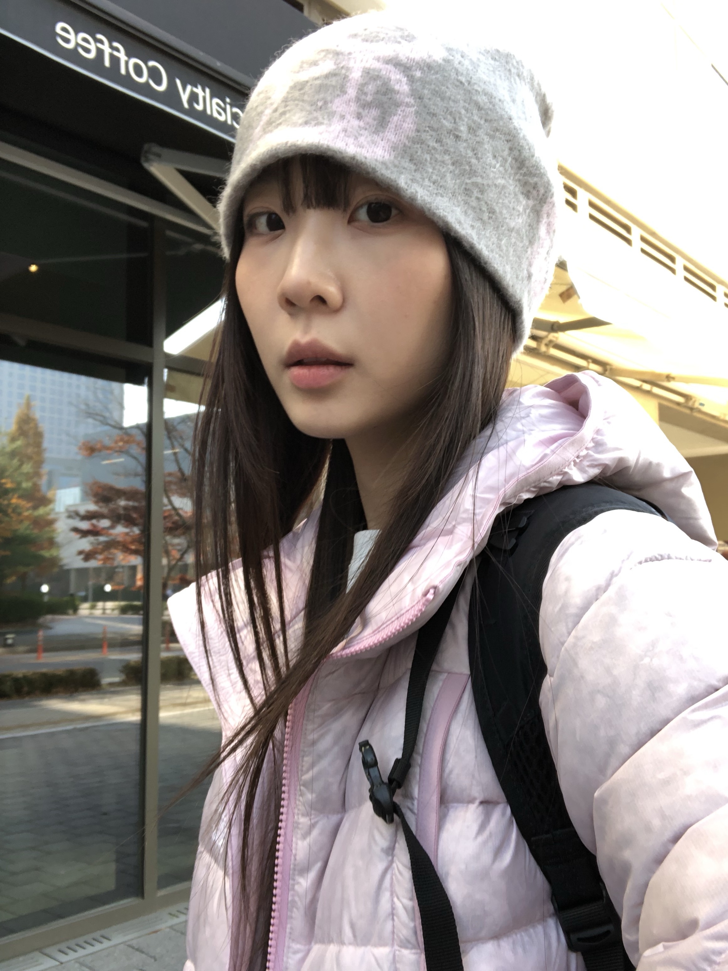 CAVISH Light Weight Down Jacket Blue 착용 스타일