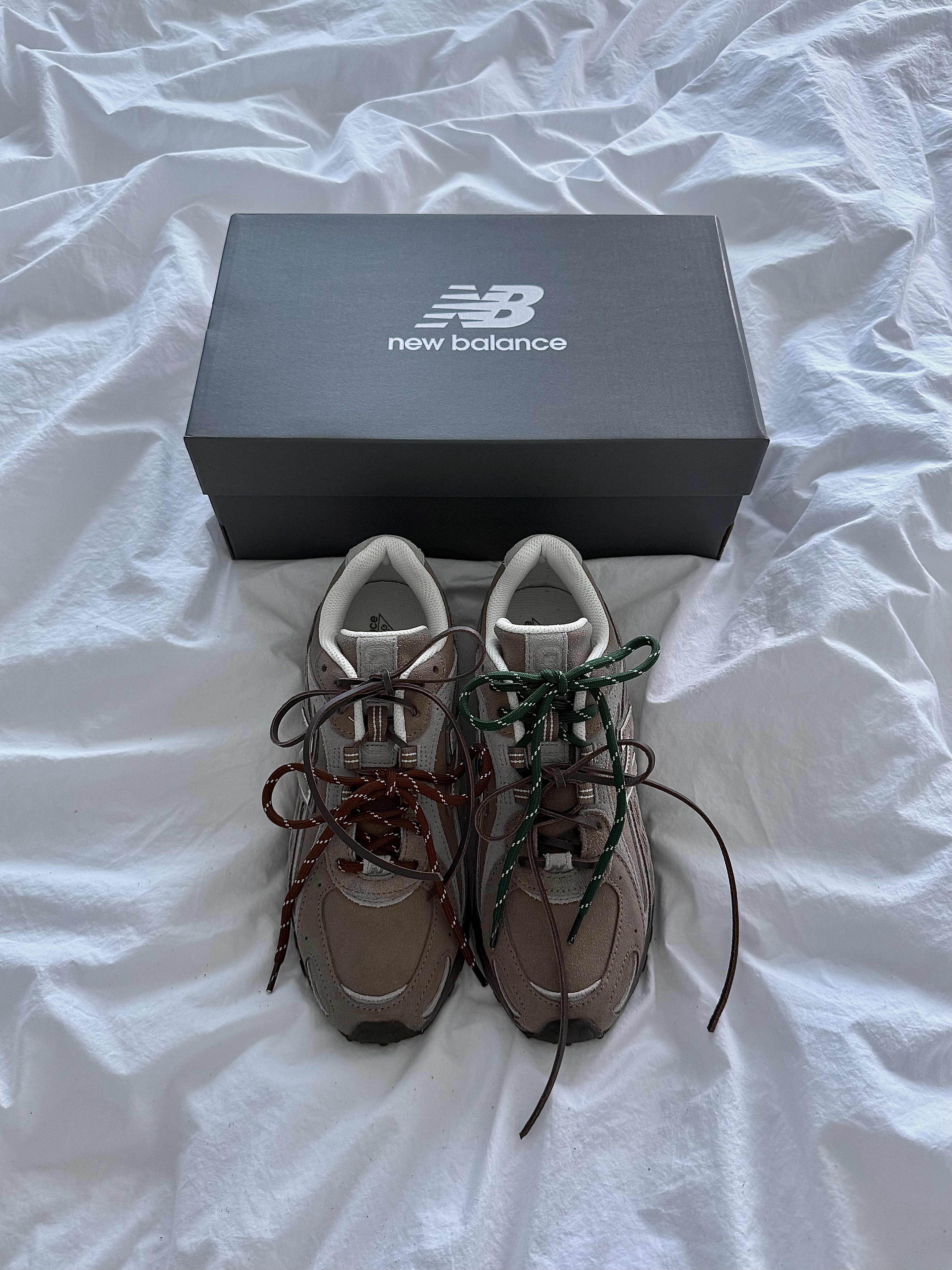 New Balance 204L Suede Mushroom Arid Stone 착용 스타일 - 2