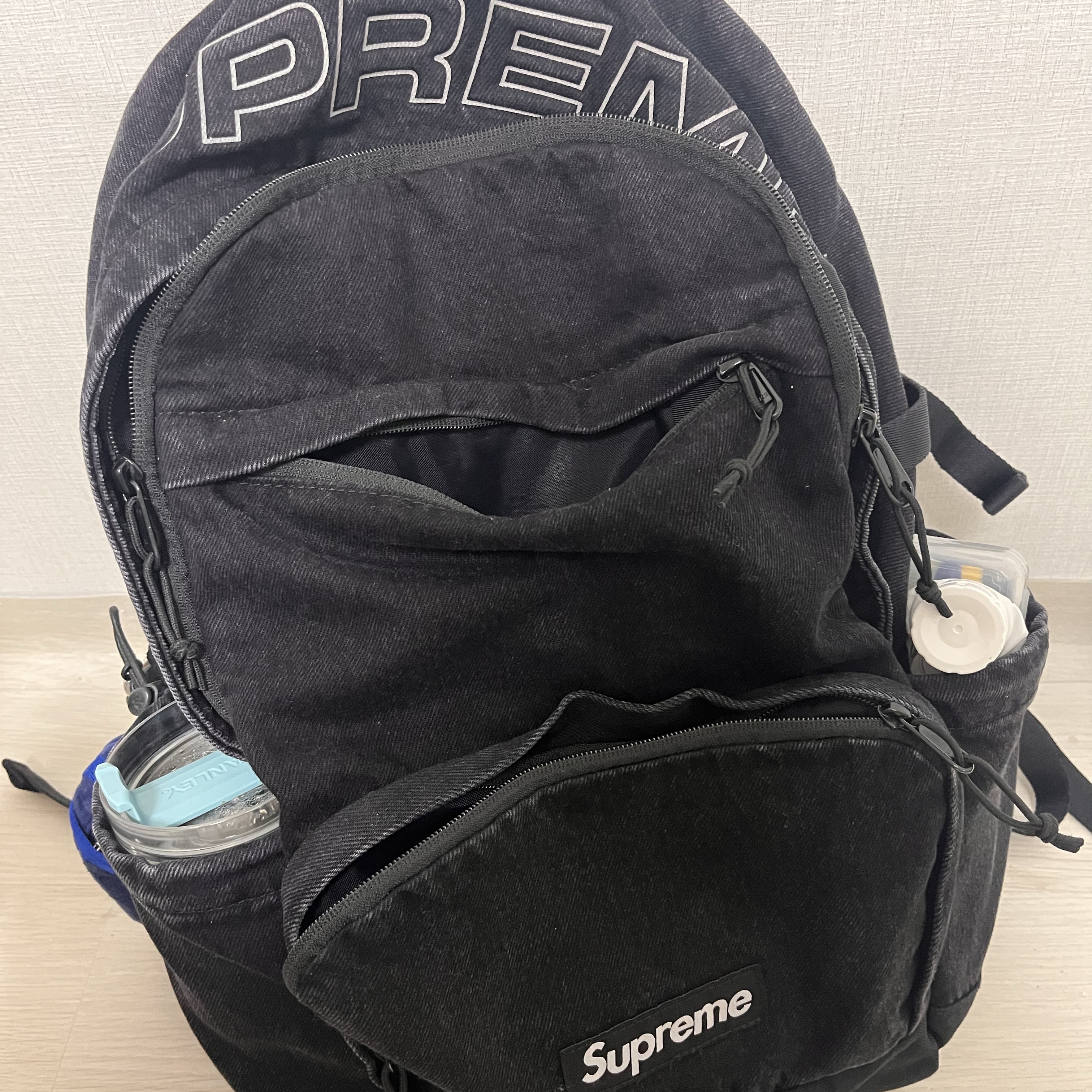 Supreme Denim Backpack Black - 25FW 착용 스타일