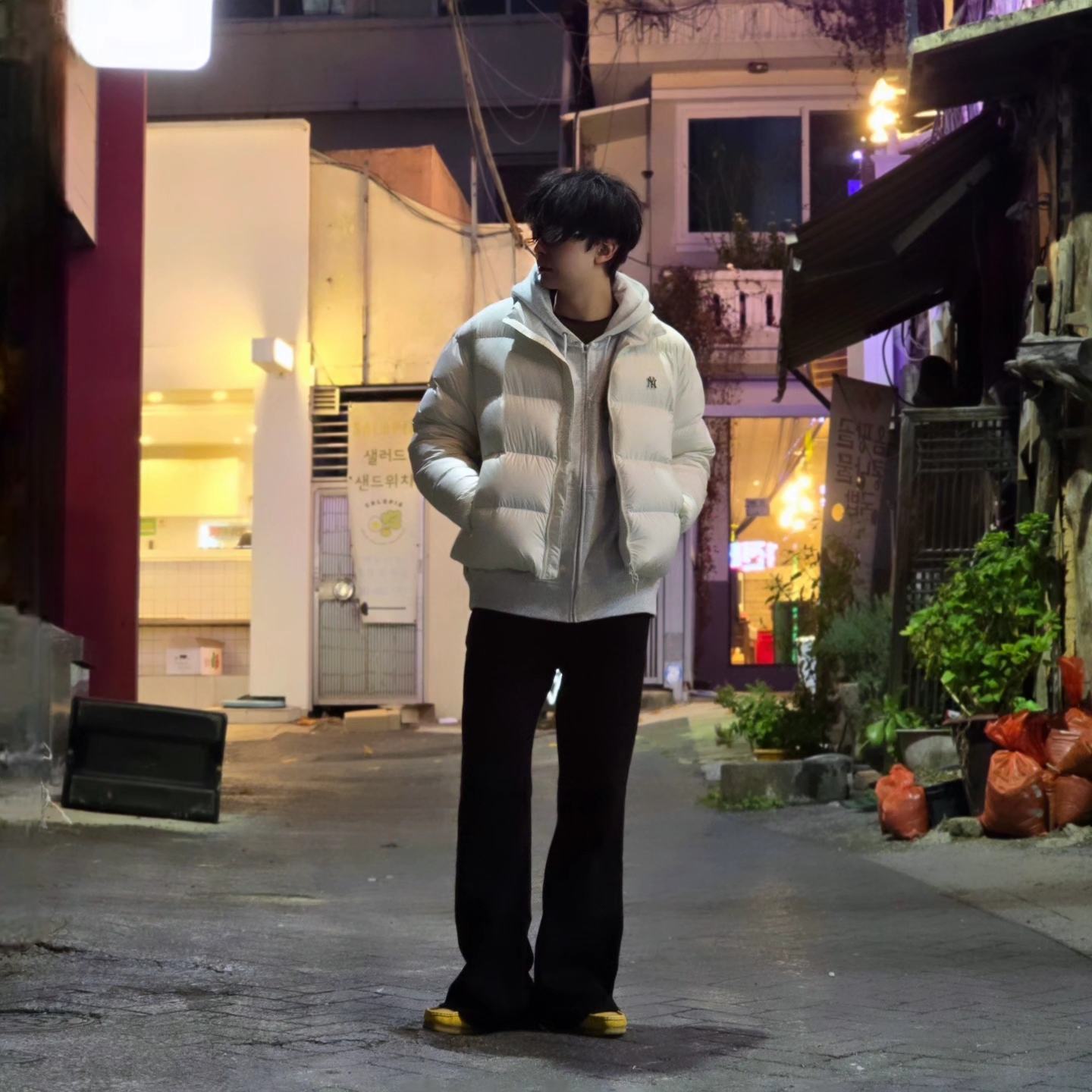 Stussy Stock DSM Ginza Zip Hoodie Ash Heather 2023, Clarks Wallabee Yellow Suede 착용 스타일 - 2
