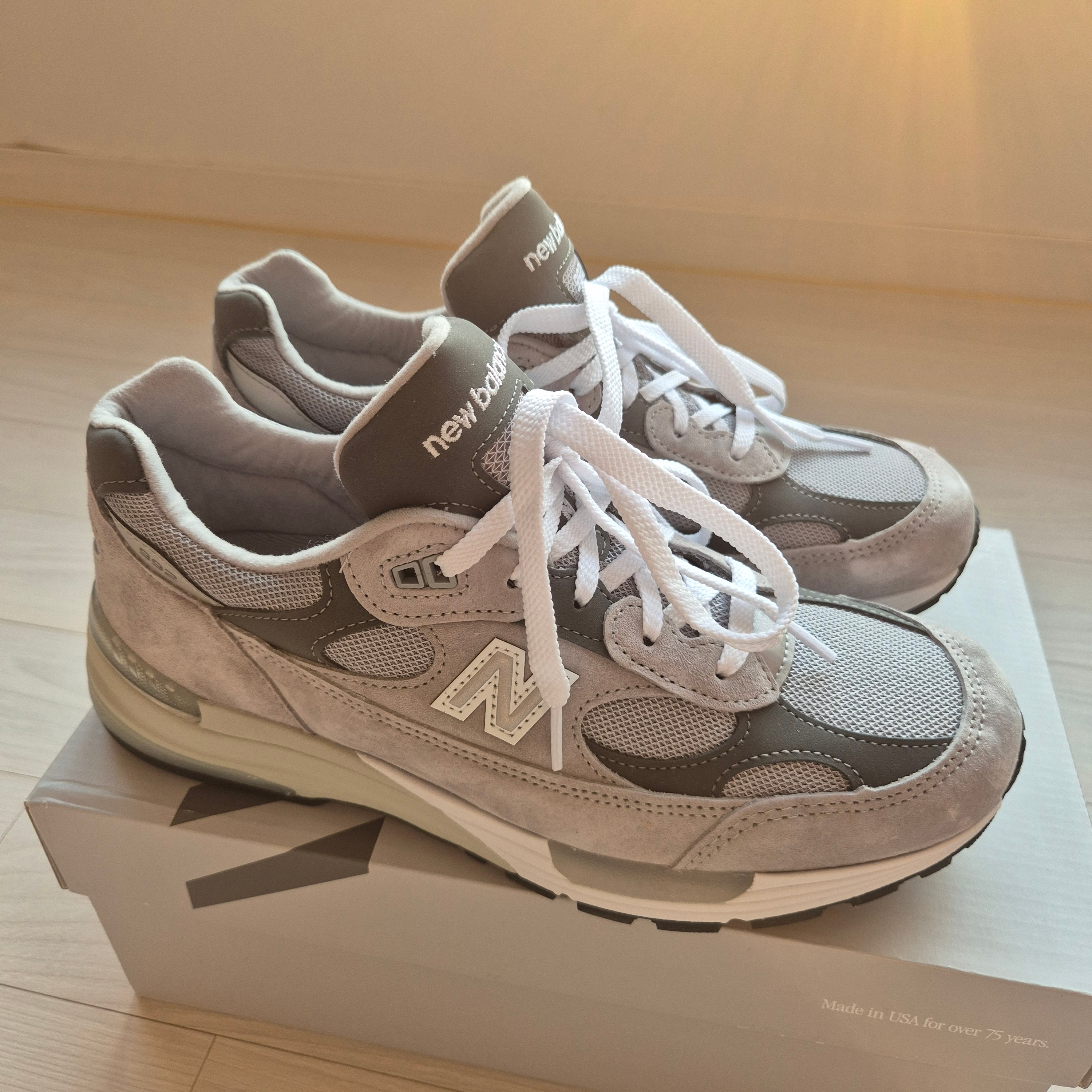 New Balance 992 Made in USA Core Grey Silver Metallic 착용 스타일