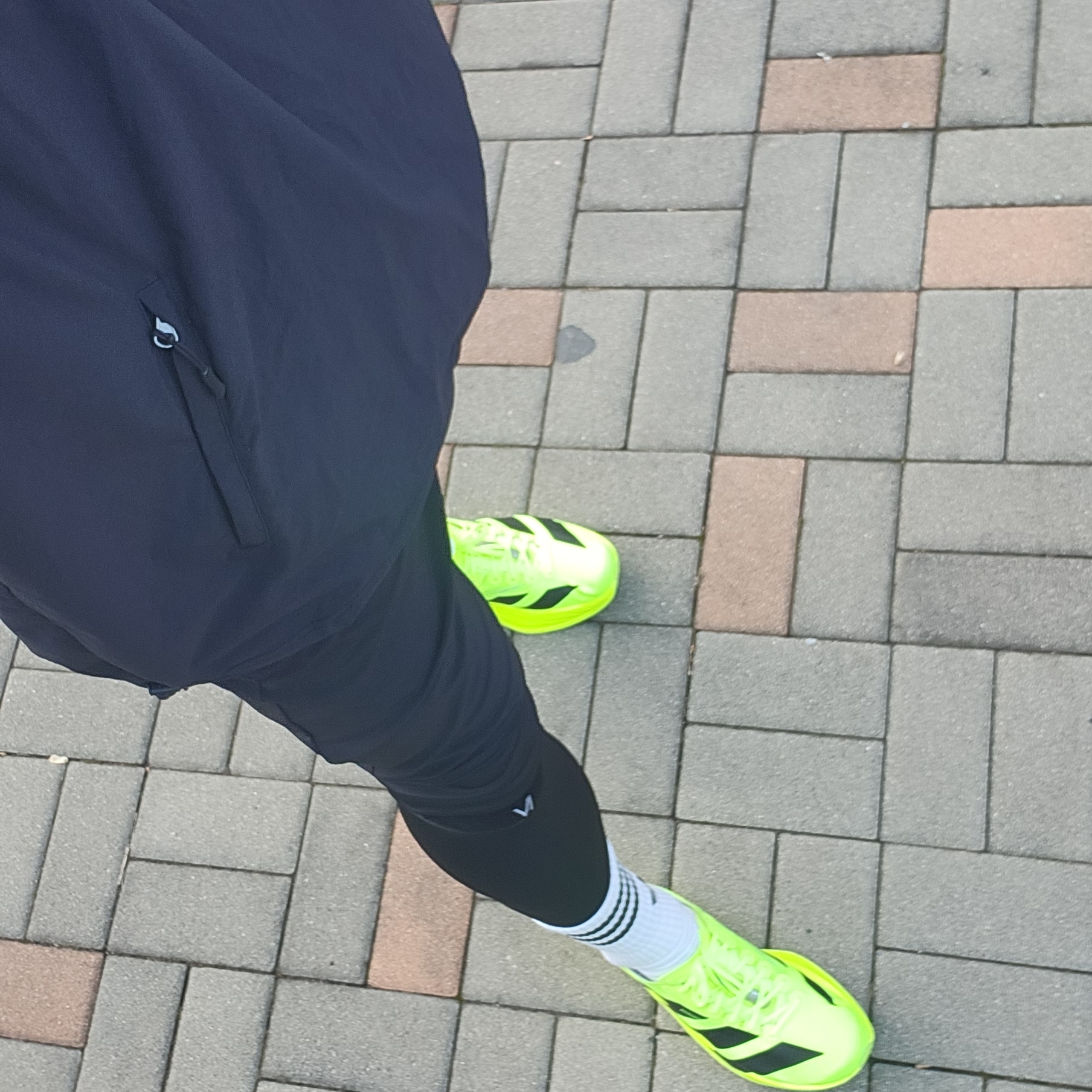 Adidas Adizero Adios Pro 4 Lucid Lemon Core Black 착용 스타일 - 1