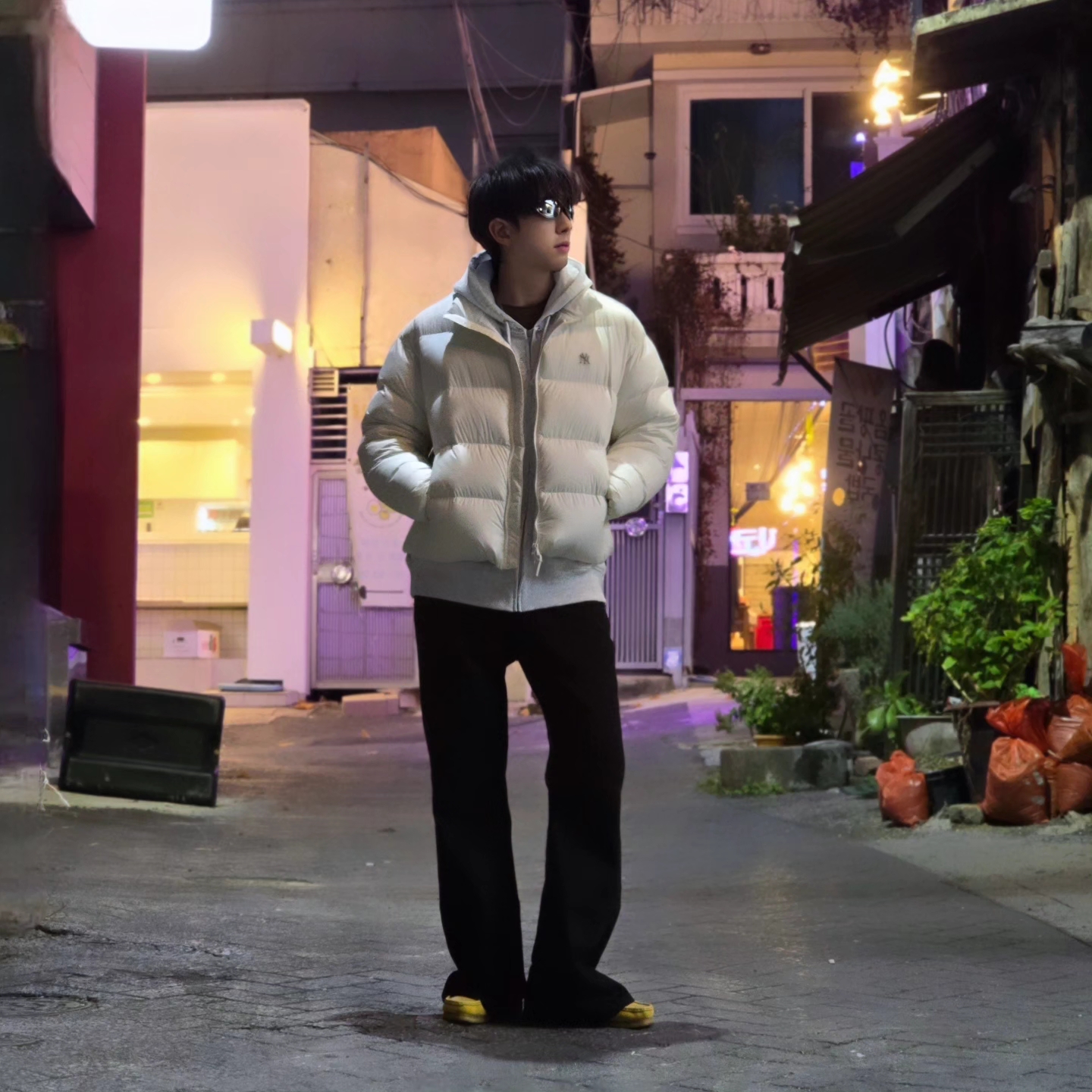 Stussy Stock DSM Ginza Zip Hoodie Ash Heather 2023, Clarks Wallabee Yellow Suede 착용 스타일 - 4