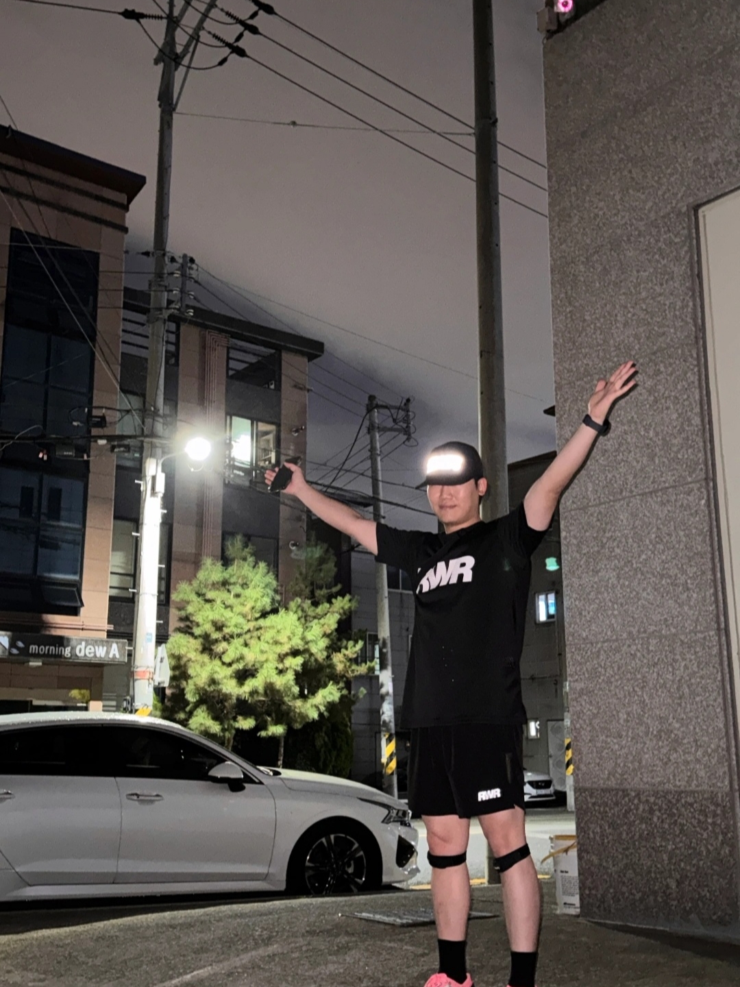[KREAM 단독] runwhither Singlet Black, [KREAM 단독] runwhither 5inch Shorts Black 착용 스타일 - 3