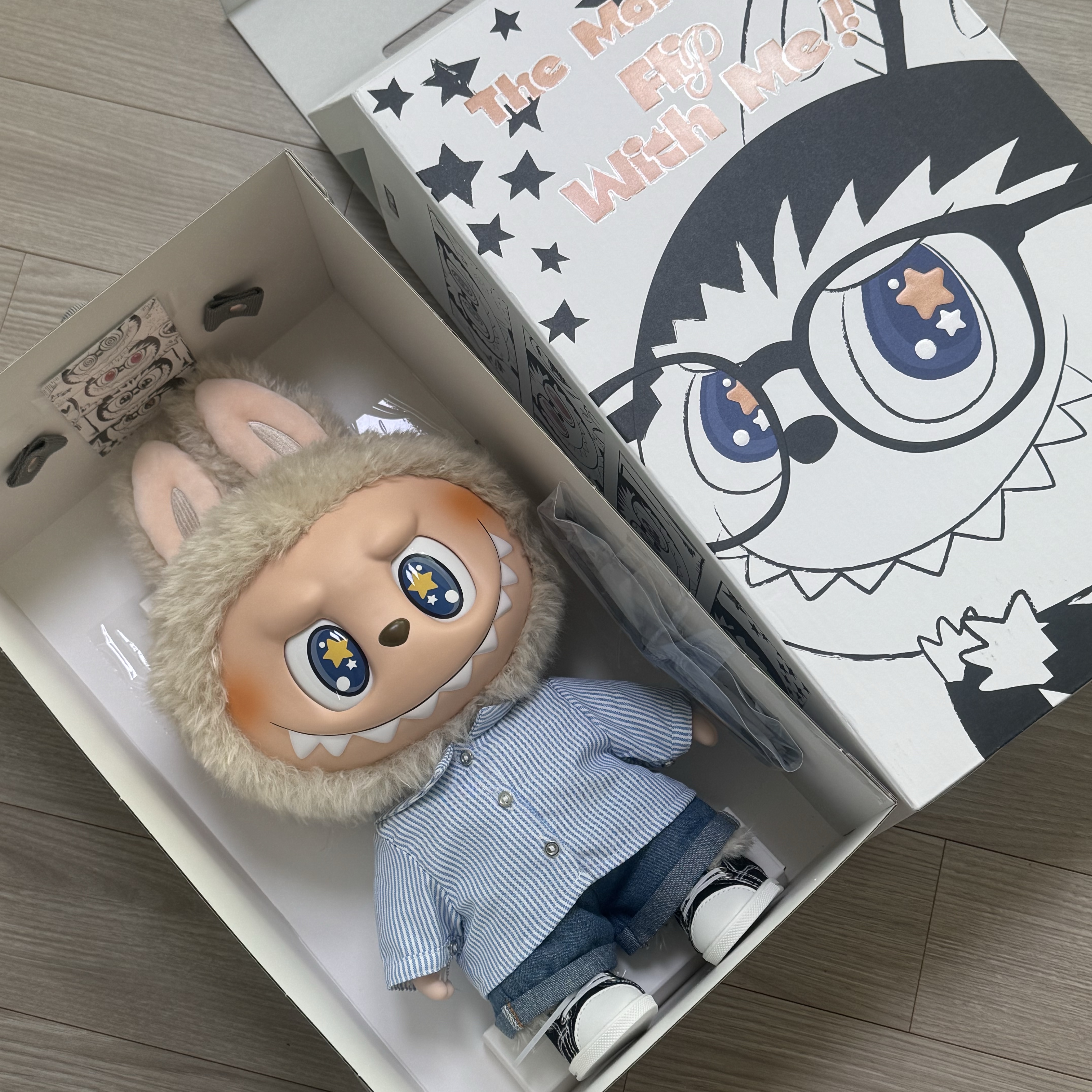 Pop Mart Labubu Flip with Me Doll 착용 스타일