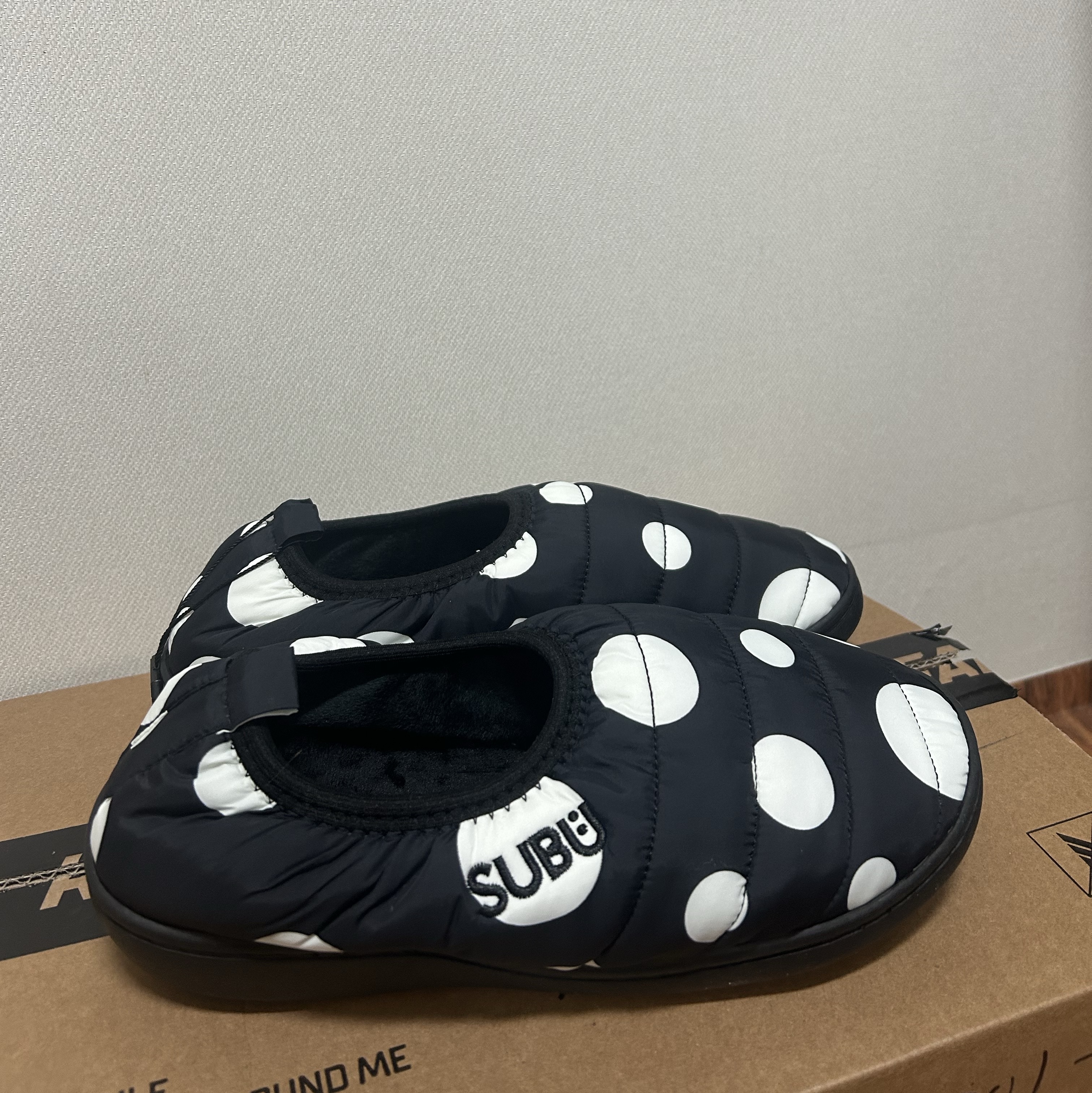 Subu Packble Sandal Cream Snow Dot 착용 스타일 - 1