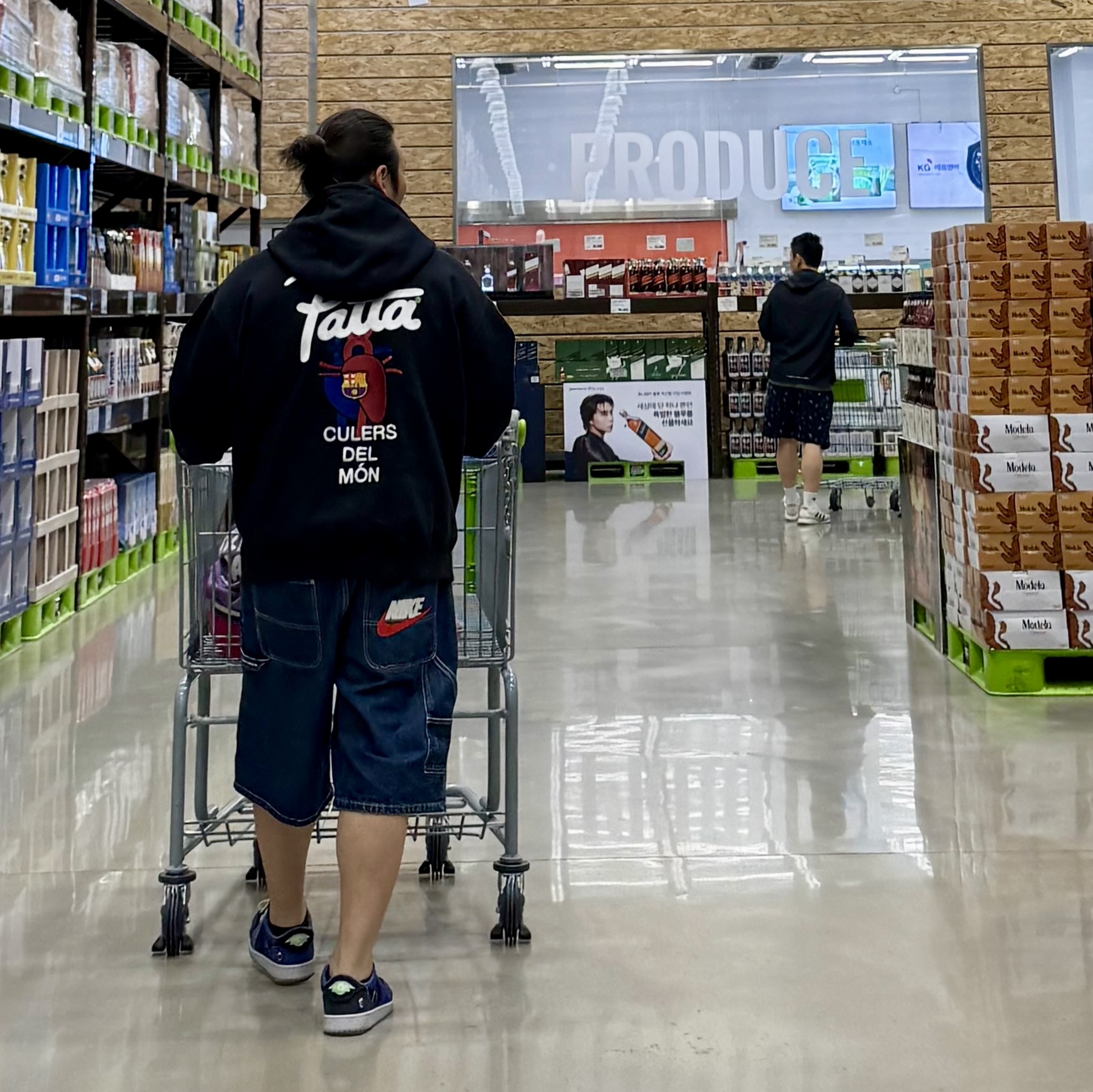 Nike x Patta x FC Barcelona Solo Swoosh Hoodie Culers del Món (FD4147-010), Jordan 1 x Zion Williamson Retro Low OG Regency Purple and Dark Raisin 착용 스타일 - 1