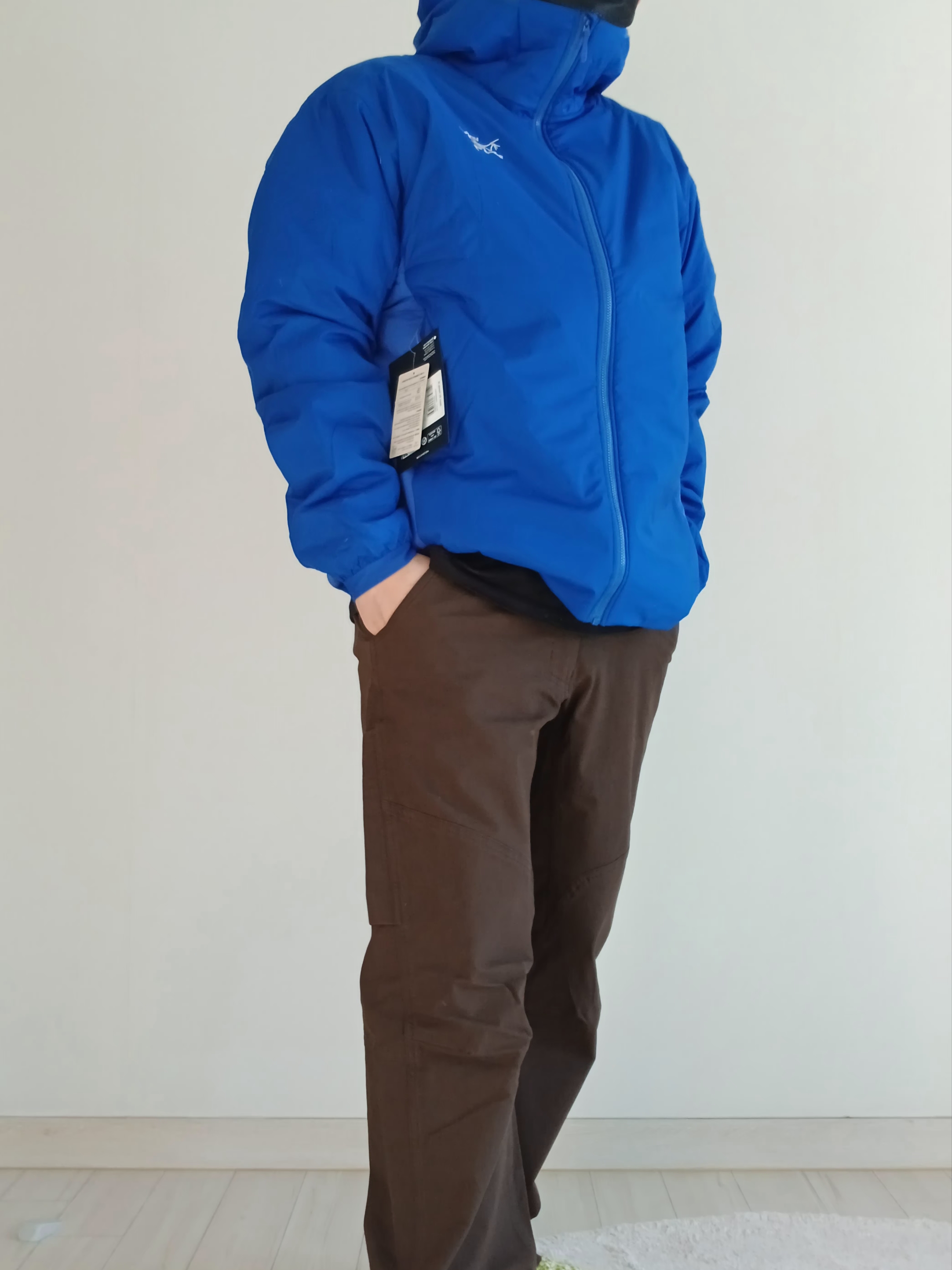 Arc'teryx Atom SV Hoody Vitality, Arc'teryx Kragg Cotton LS T-Shirt 24K Black 착용 스타일 - 8