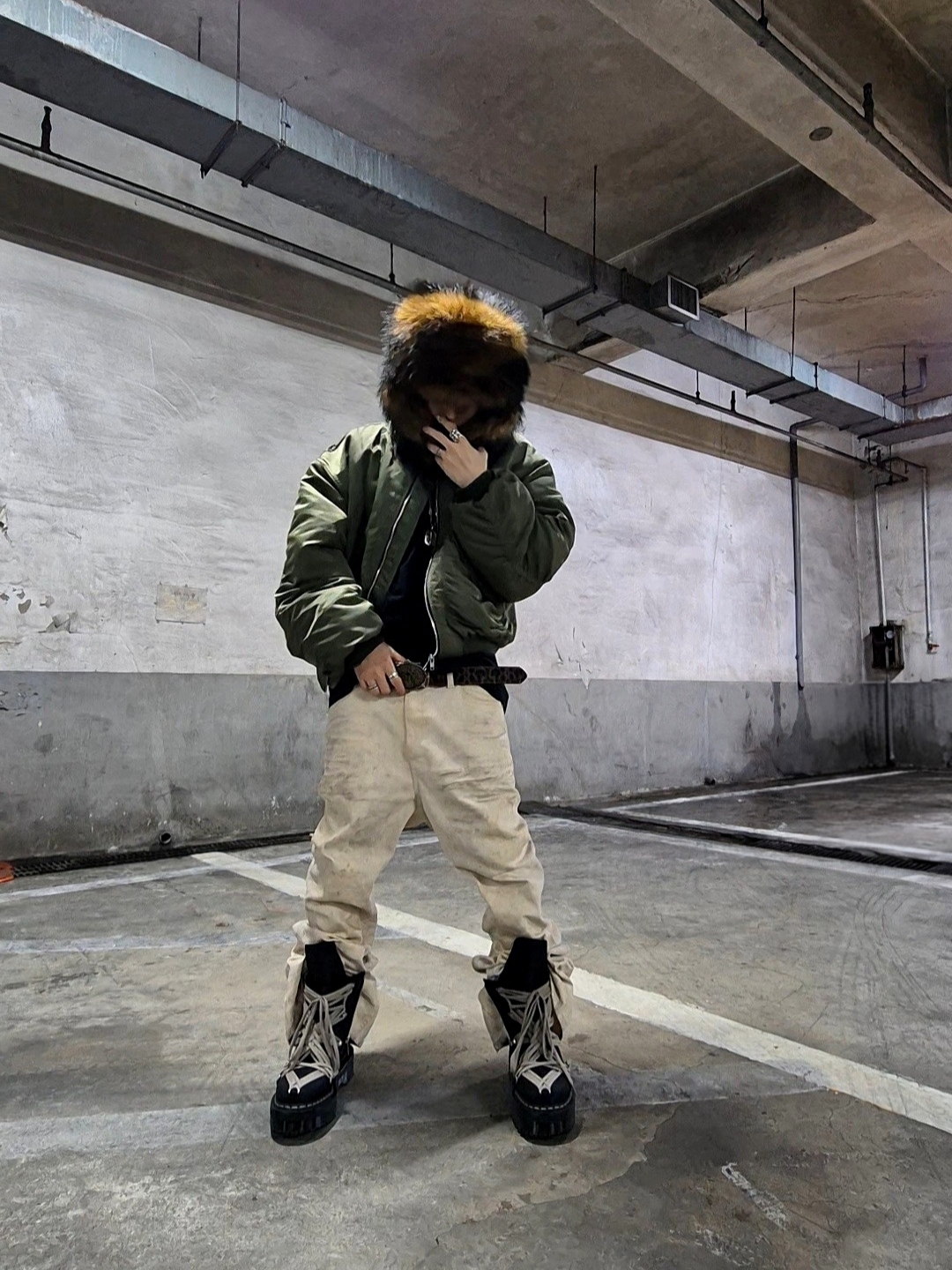 Dr. Martens x Rick Owens 1460 Quad Sole Mega Lace Boots Black, Undermycar Glacial Velvetin Flared Jeans Ivory - 24FW 착용 스타일