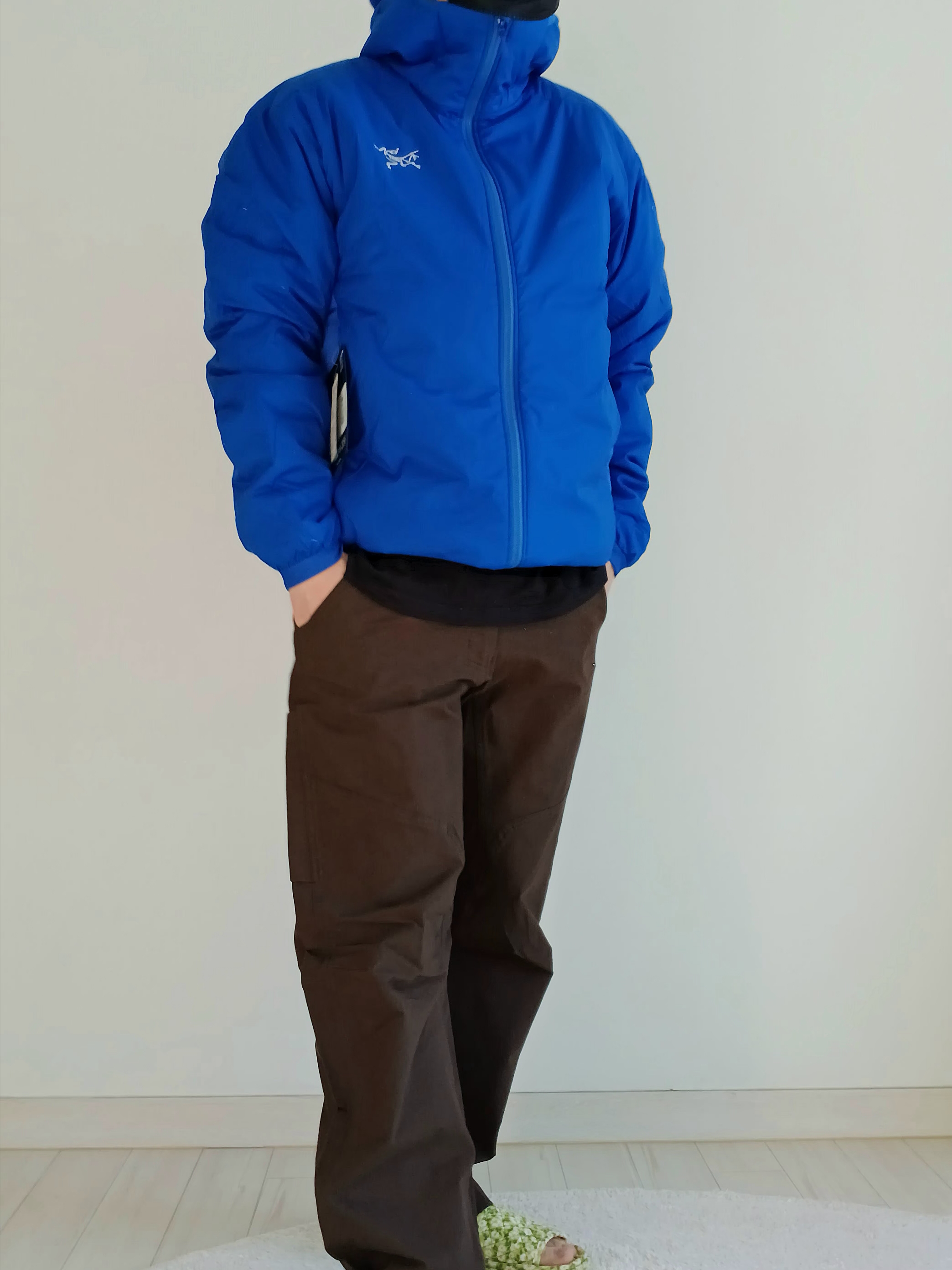 Arc'teryx Atom SV Hoody Vitality, Arc'teryx Kragg Cotton LS T-Shirt 24K Black 착용 스타일 - 7