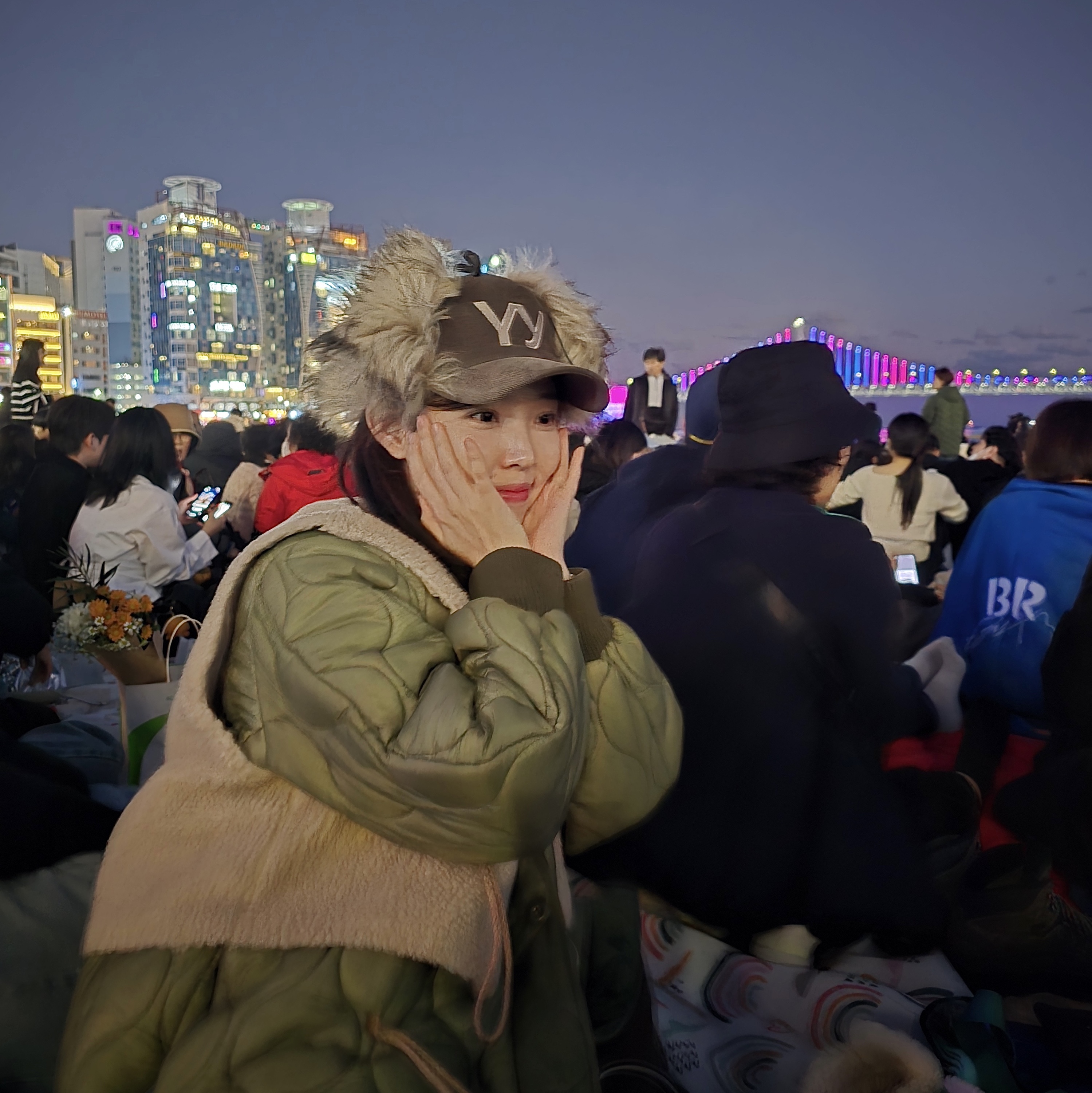 Open Yy Faux Fur Corduroy Earflap Cap Khaki 착용 스타일 - 1