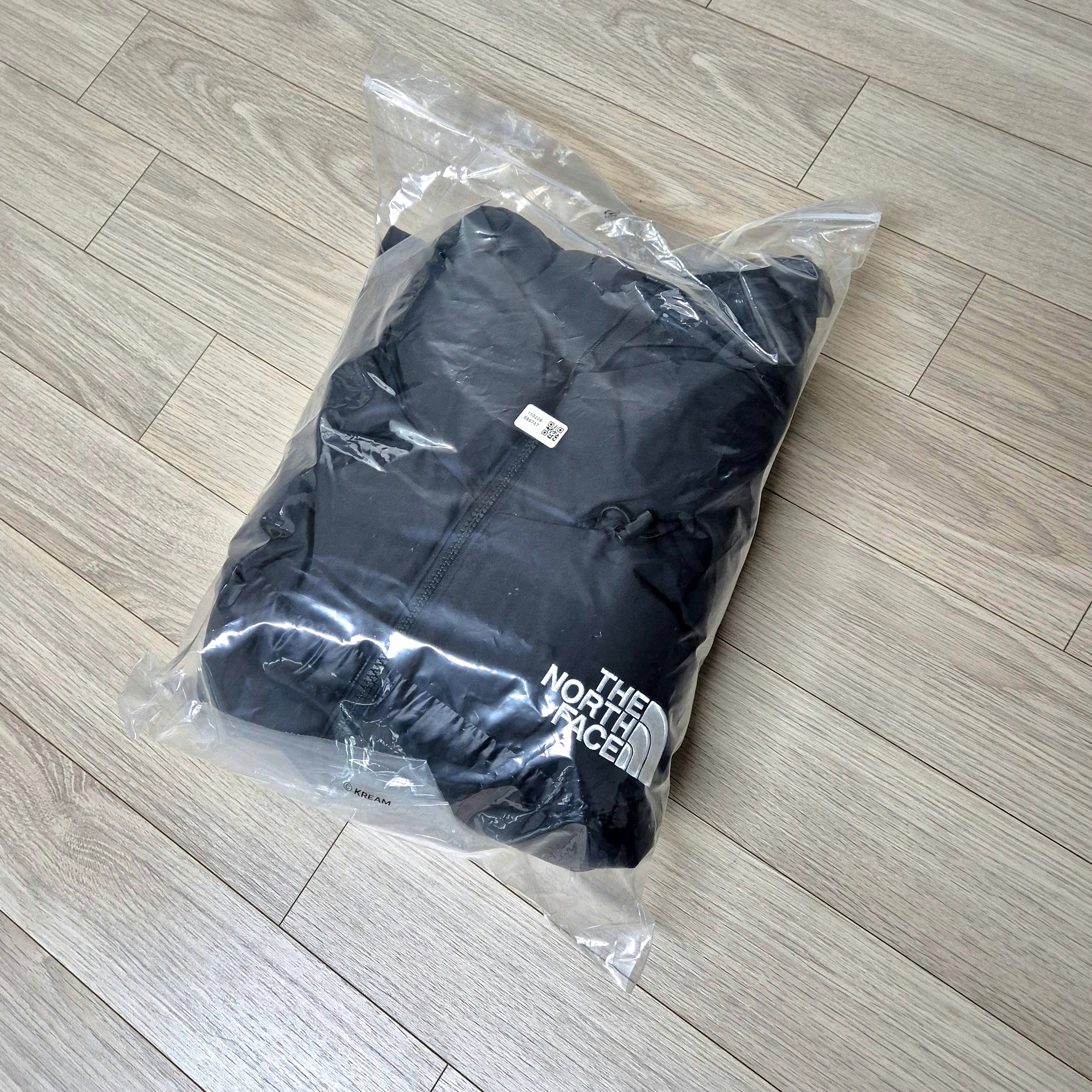 The North Face Nuptse On Ball Vest Black 착용 스타일 - 2