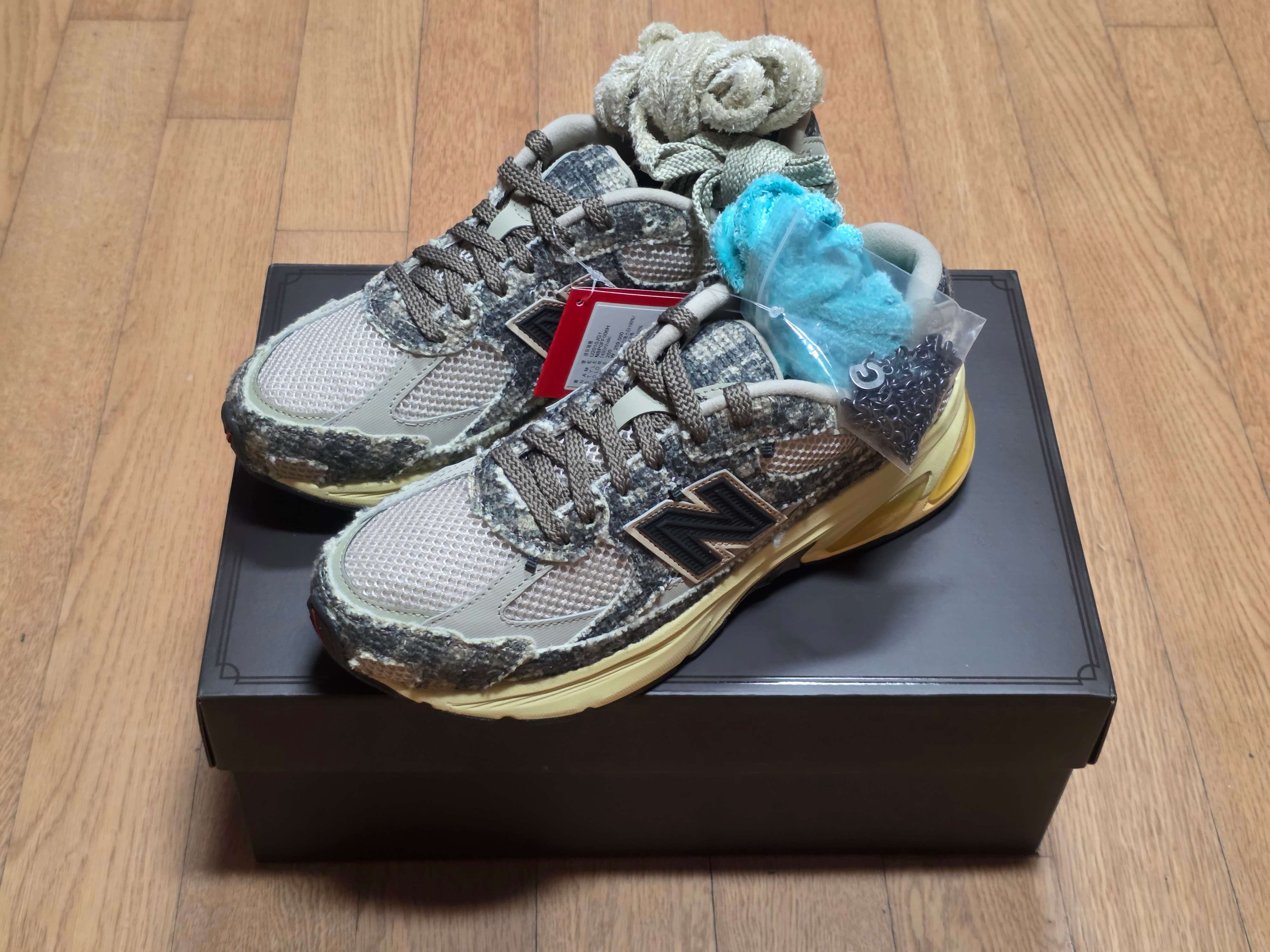 New Balance x Joe Freshgoods 2010 Abzorb Bag Lady Tan 착용 스타일 - 2