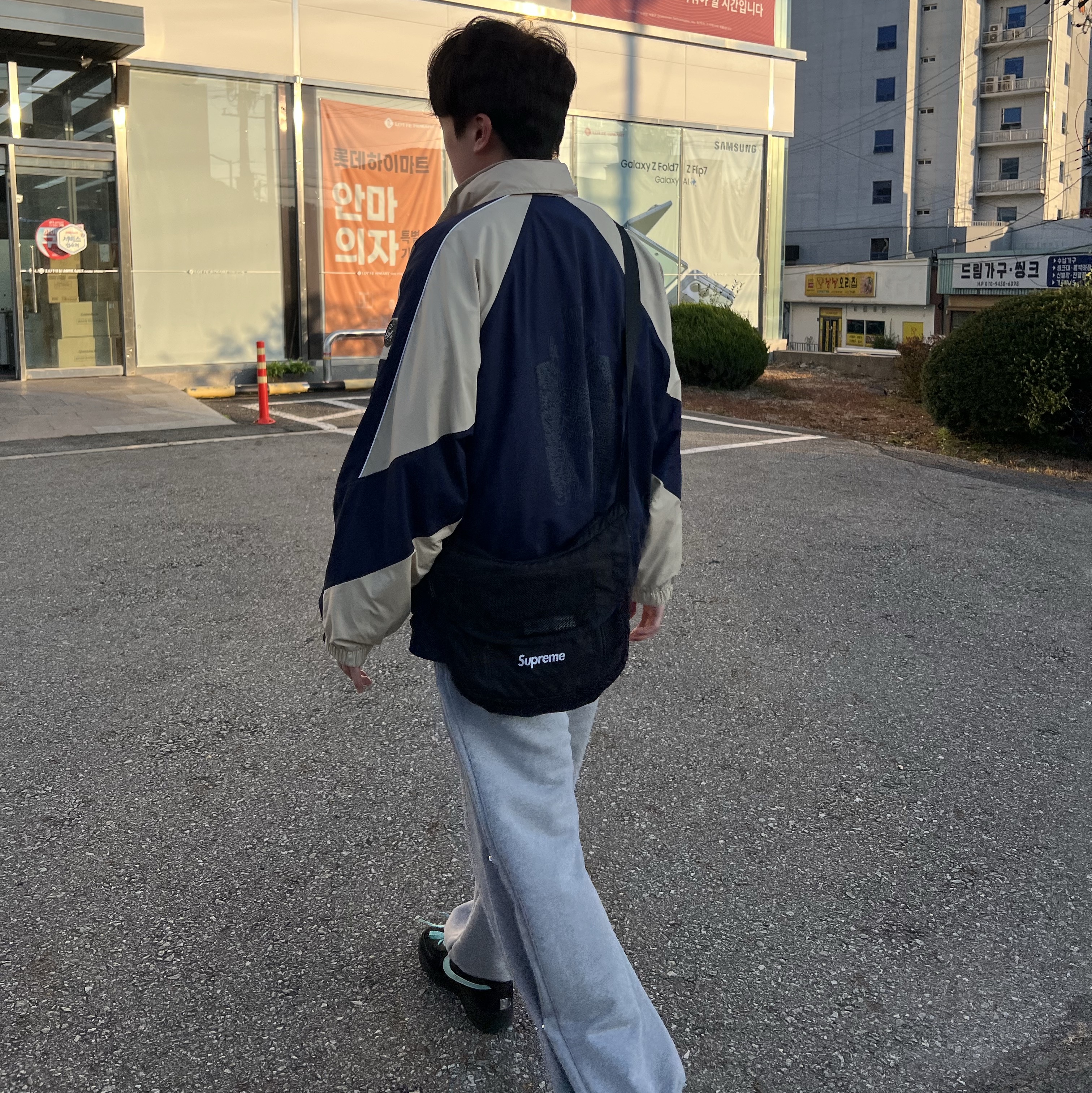 Nike x Cav Empt Track Jacket Navy, Supreme Small Messenger Bag Black - 22SS 착용 스타일 - 2