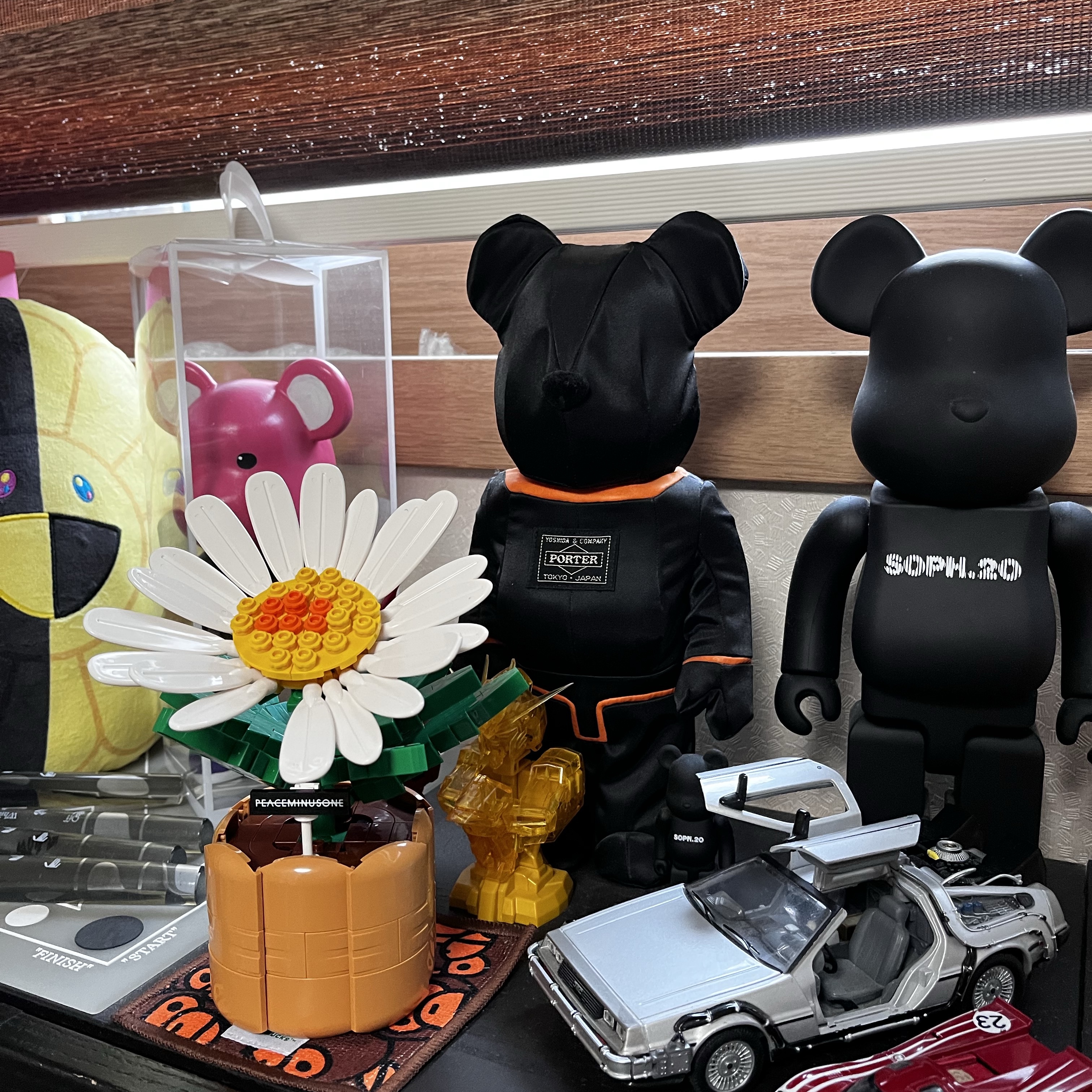Oxford x Peaceminusone 818 Bloom, Bearbrick x Porter Tanker Iron Blue Special Edition 100% & 400% Set 착용 스타일