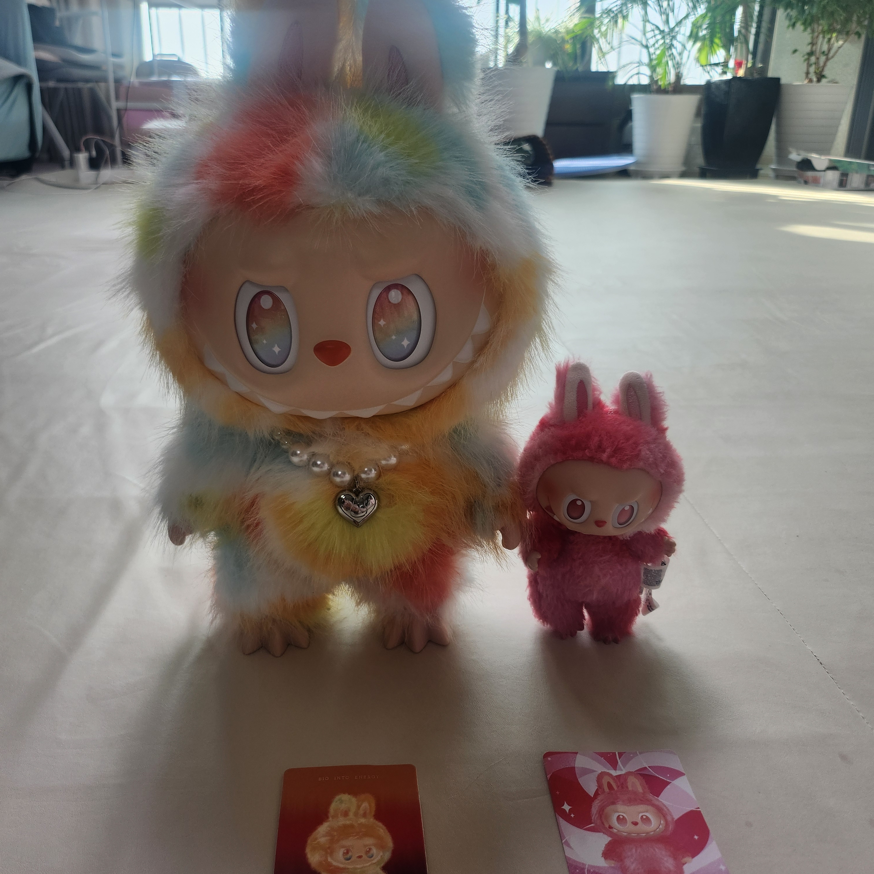 Pop Mart Labubu The Monsters Big Into Energy Series-Rock The Universe Vinyl Plush Doll 착용 스타일