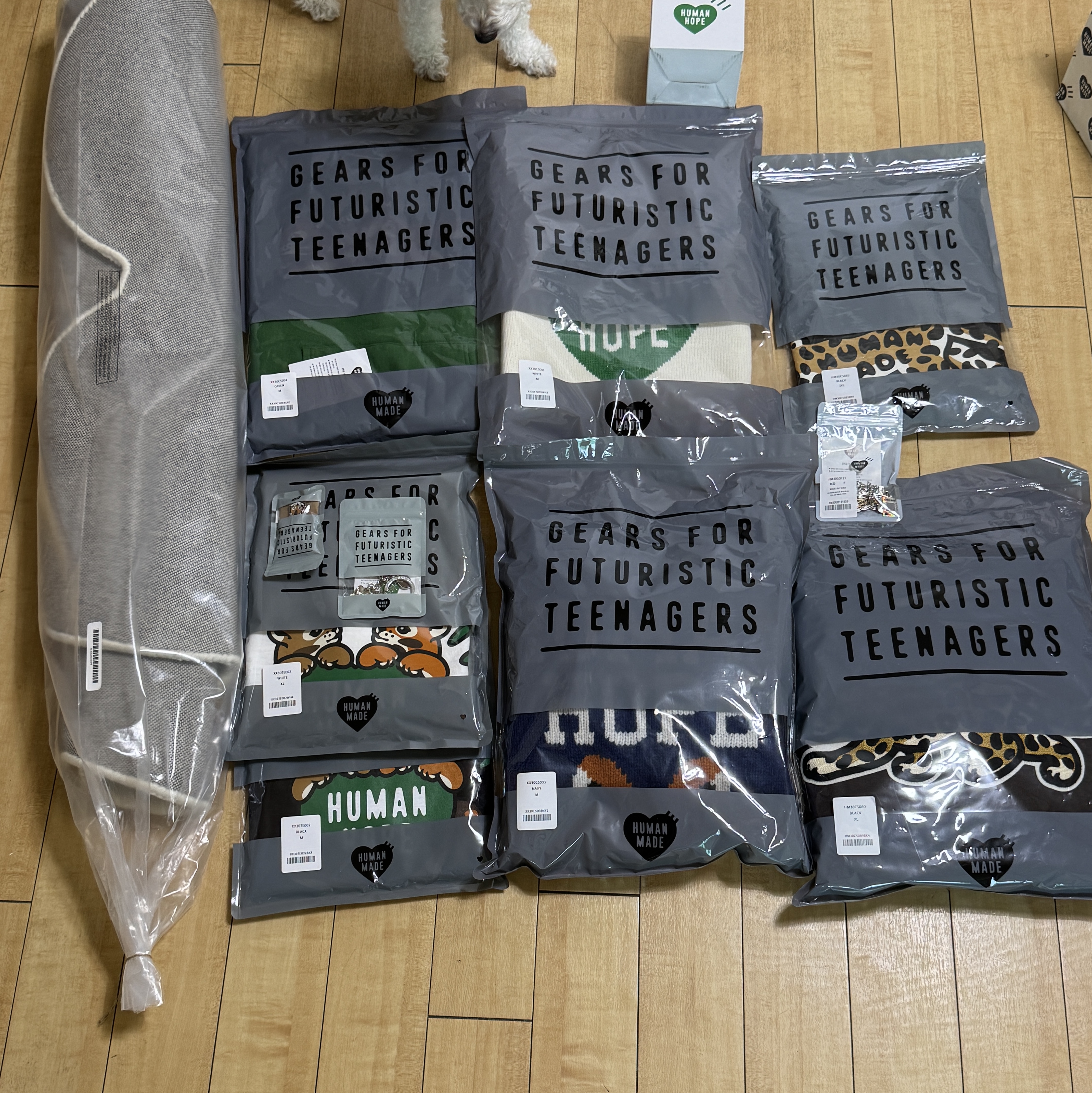 Human Made Tsuriami Hoodie Black - Apgujeong Store Exclusive, Human Made Human Hope Graphic T-Shirt Black 착용 스타일 - 2
