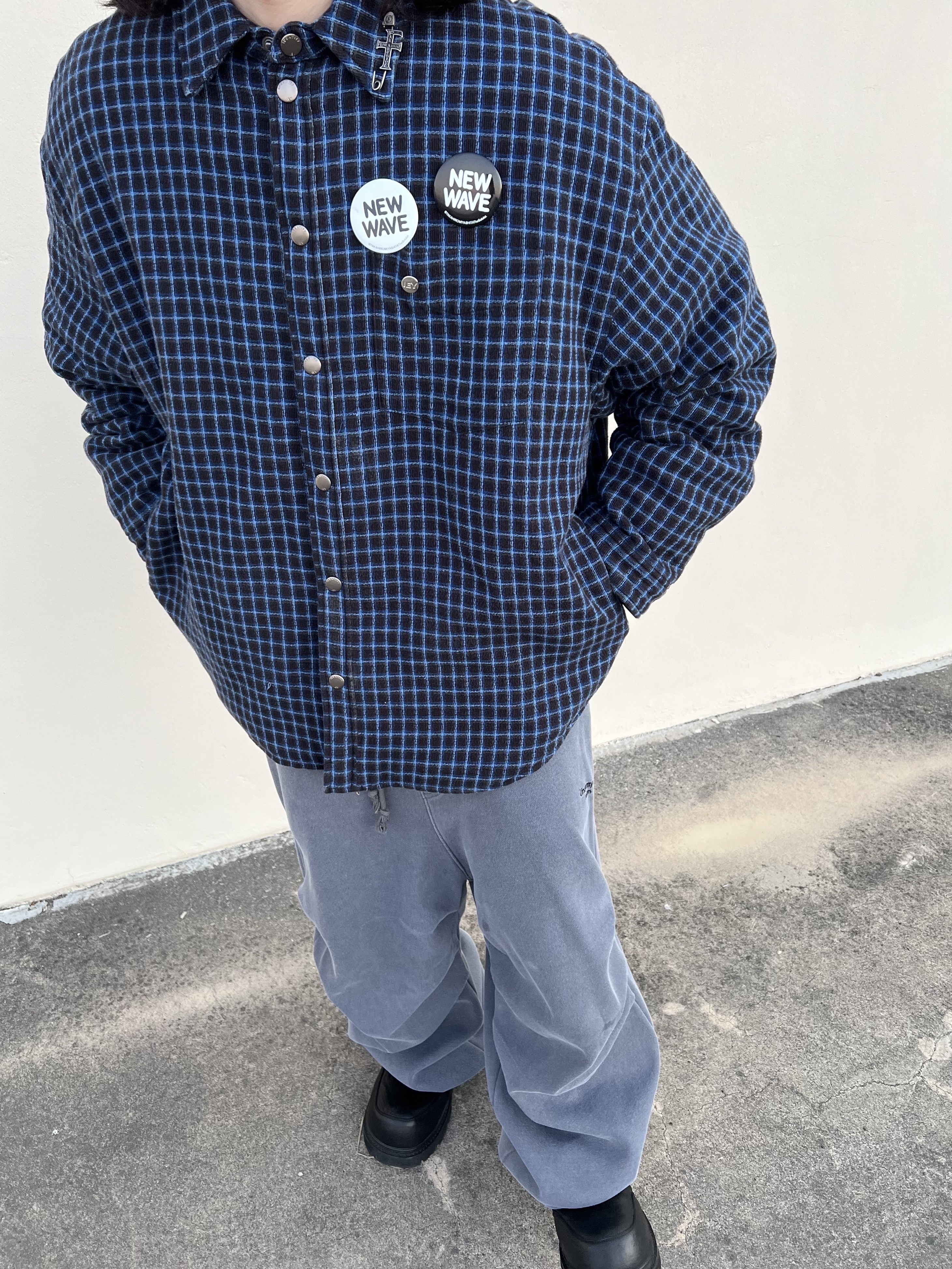 Farfromwhat Far Pin Button & Safety Pin 착용 스타일 - 5
