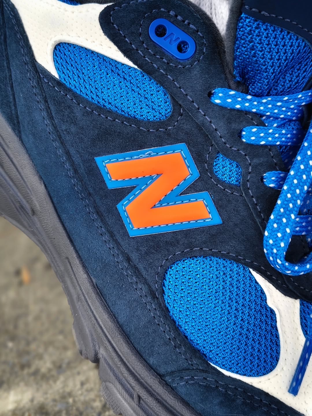 New Balance x Kith x Madison Square Garden 993 Made in USA Navy Princess Blue 착용 스타일 - 5
