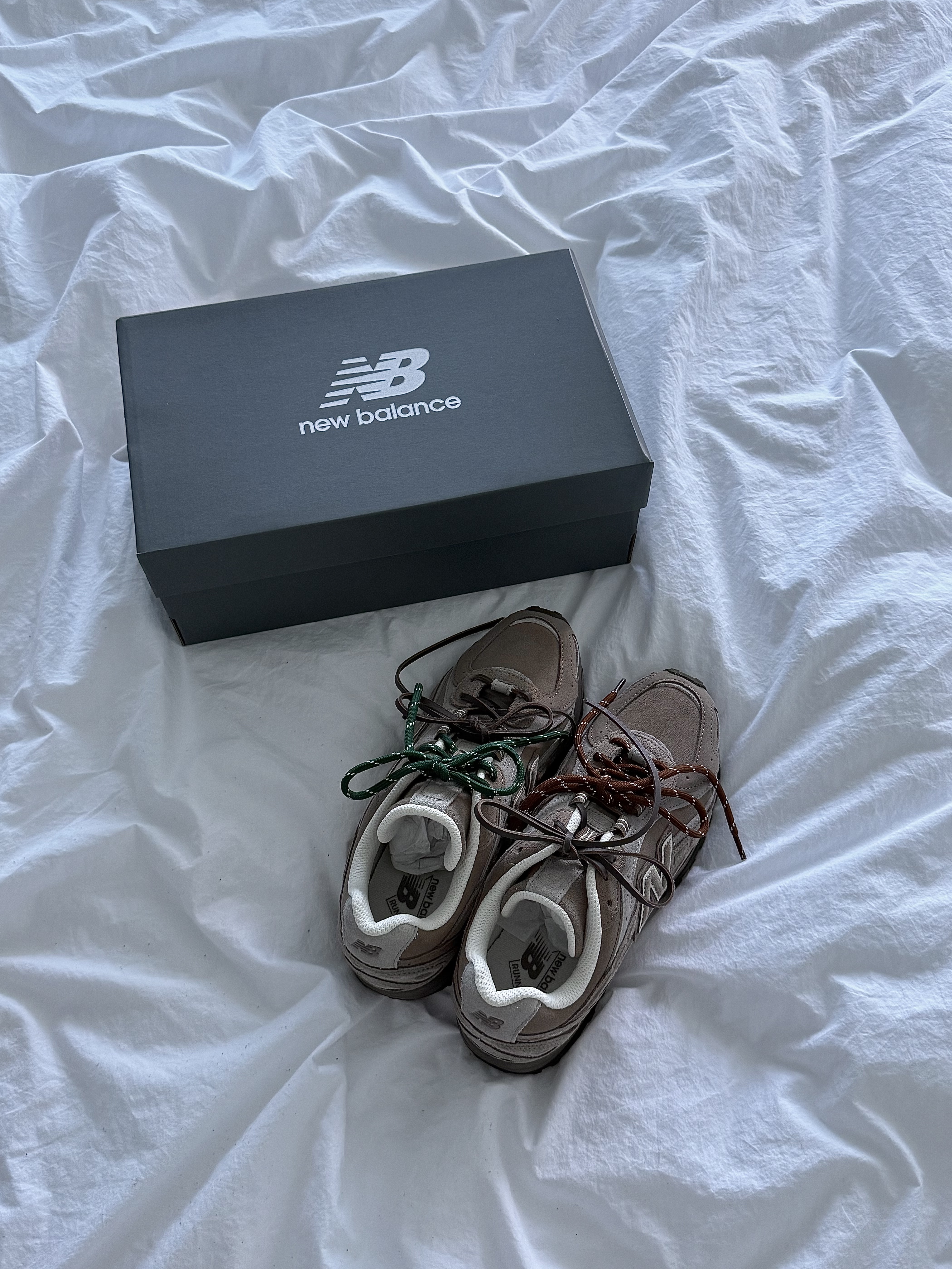New Balance 204L Suede Mushroom Arid Stone 착용 스타일 - 1