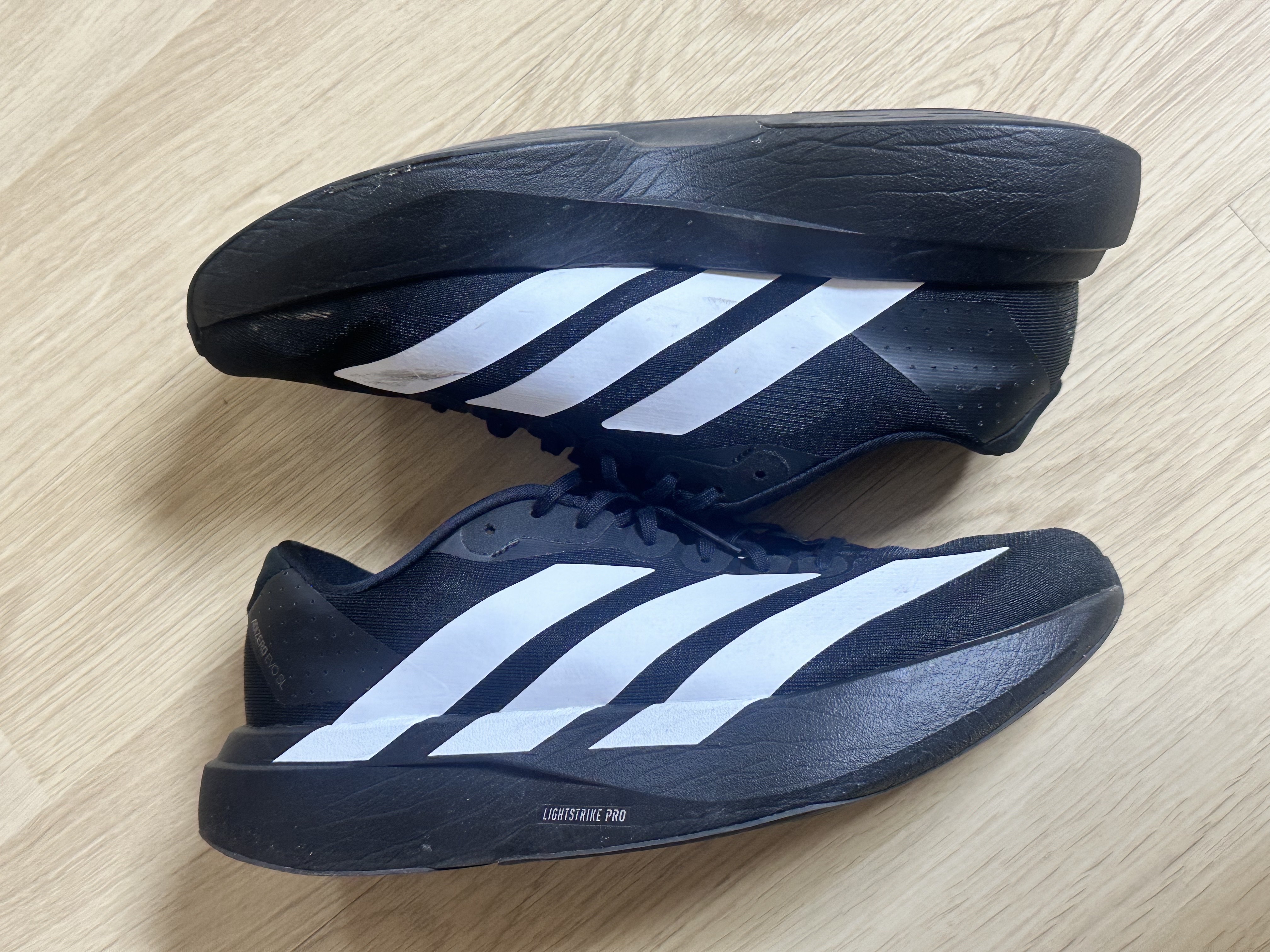 Adidas Adizero EVO SL Core Black Cloud White 착용 스타일