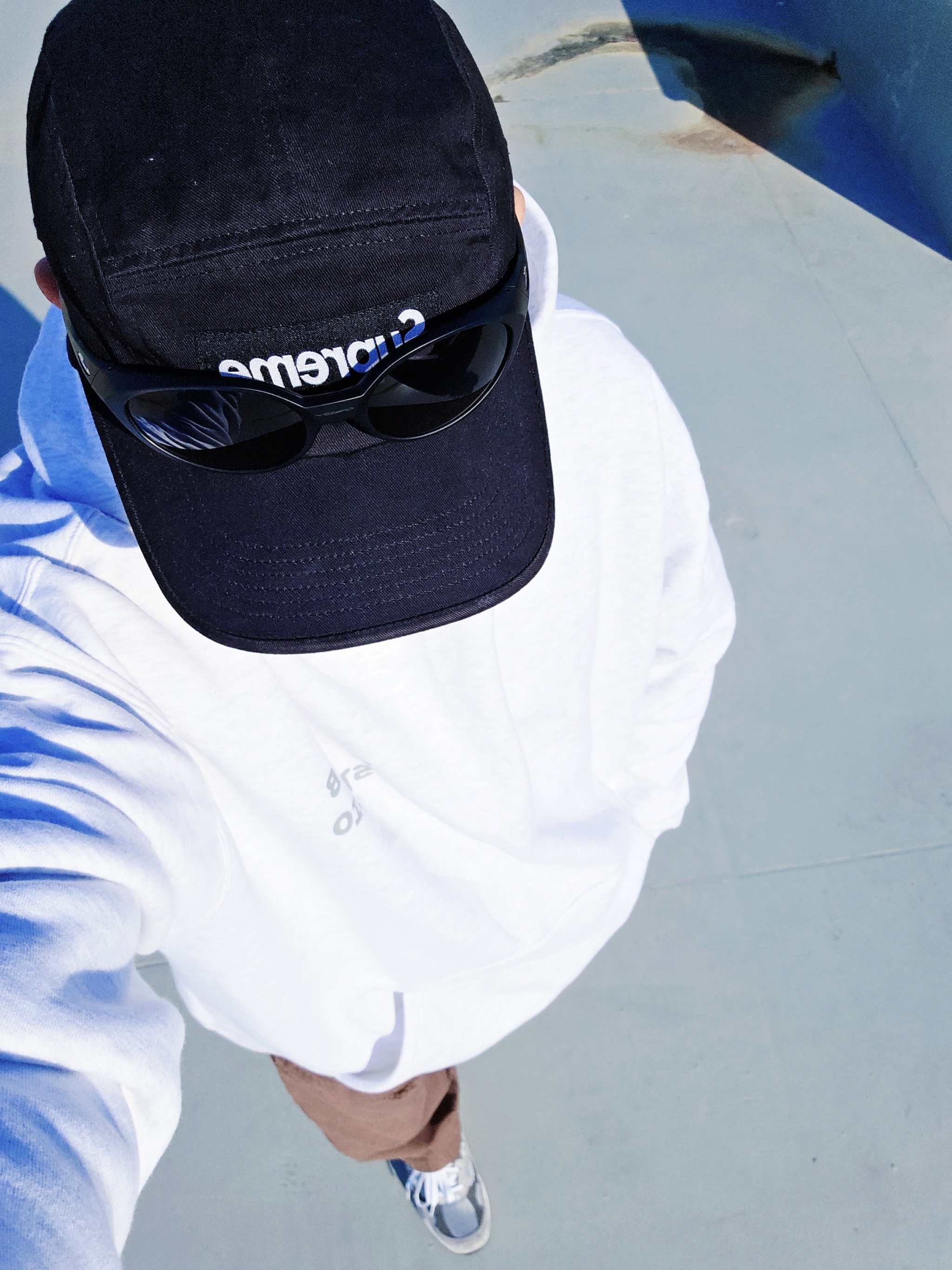 Supreme Washed Chino Twill Camp Cap Black, Oakley Eye Jacket Redux Matte Black Frame Prizm Grey Lenses High Bridge Fit 착용 스타일 - 1