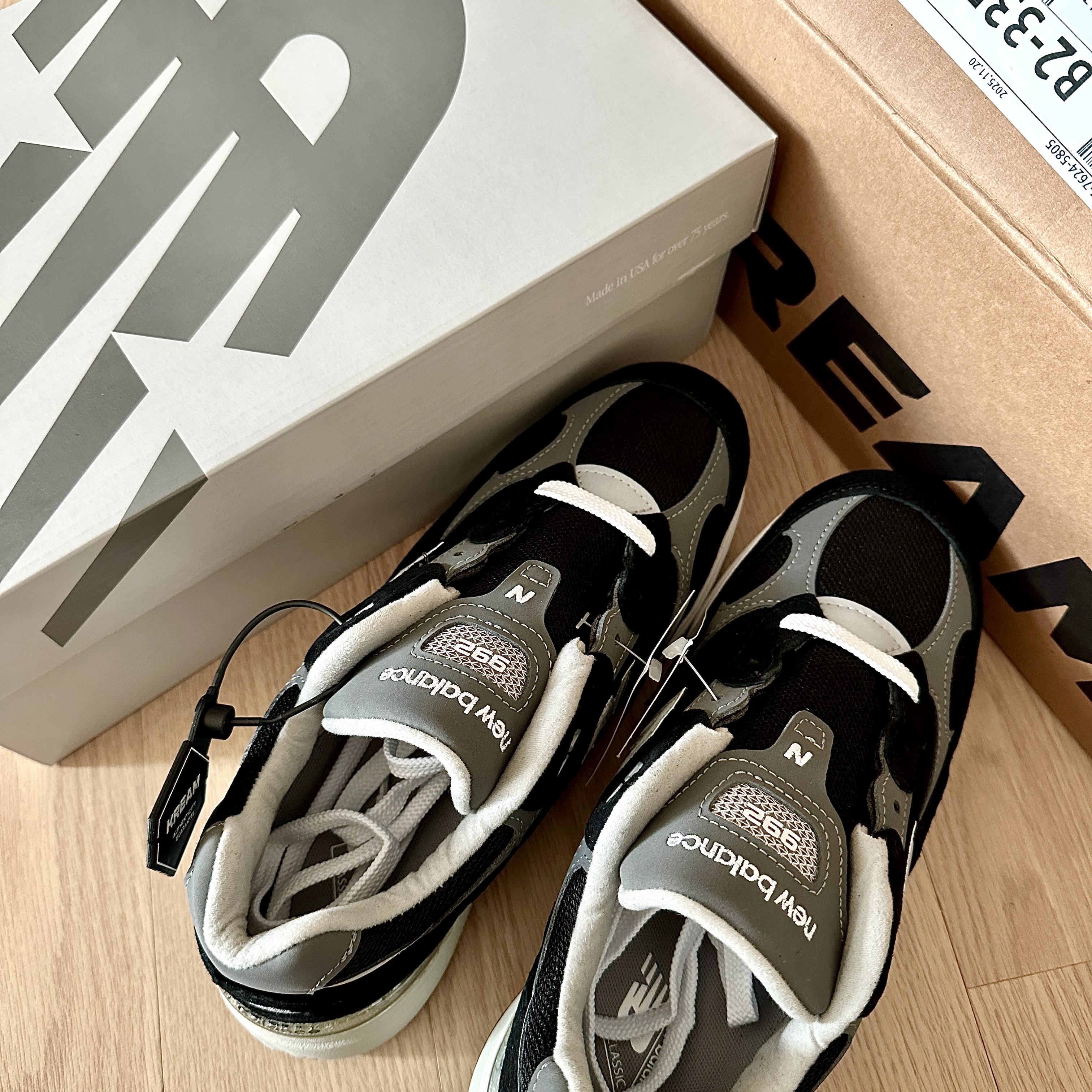 New Balance 992 Made in USA Core Black Grey 착용 스타일