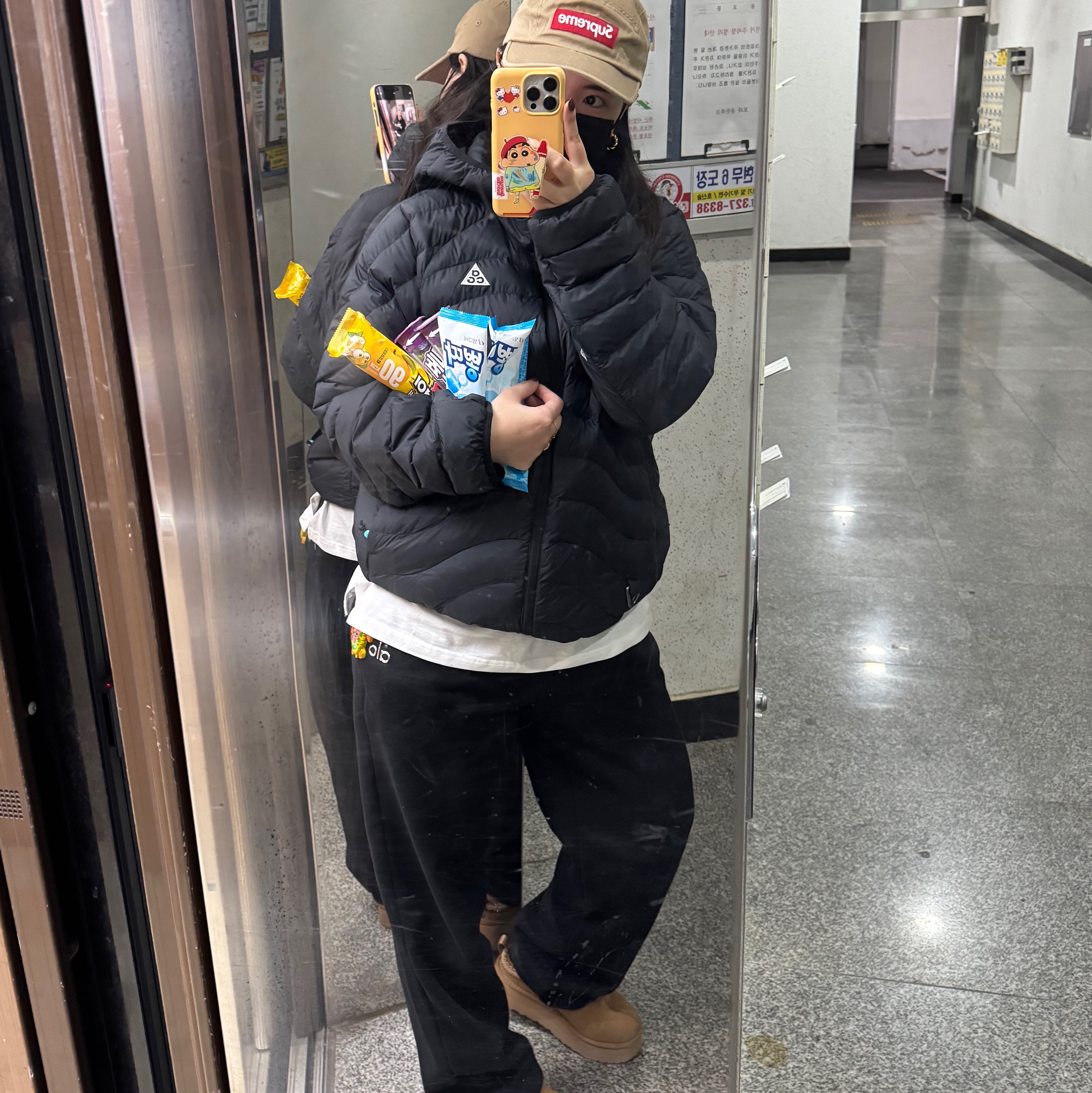 Nike ACG Lava Flow Therma-Fit ADV Jacket Black Summit White - Asia, (W) Alo Yoga Accolade Straight Leg Sweatpant Black 착용 스타일 - 1
