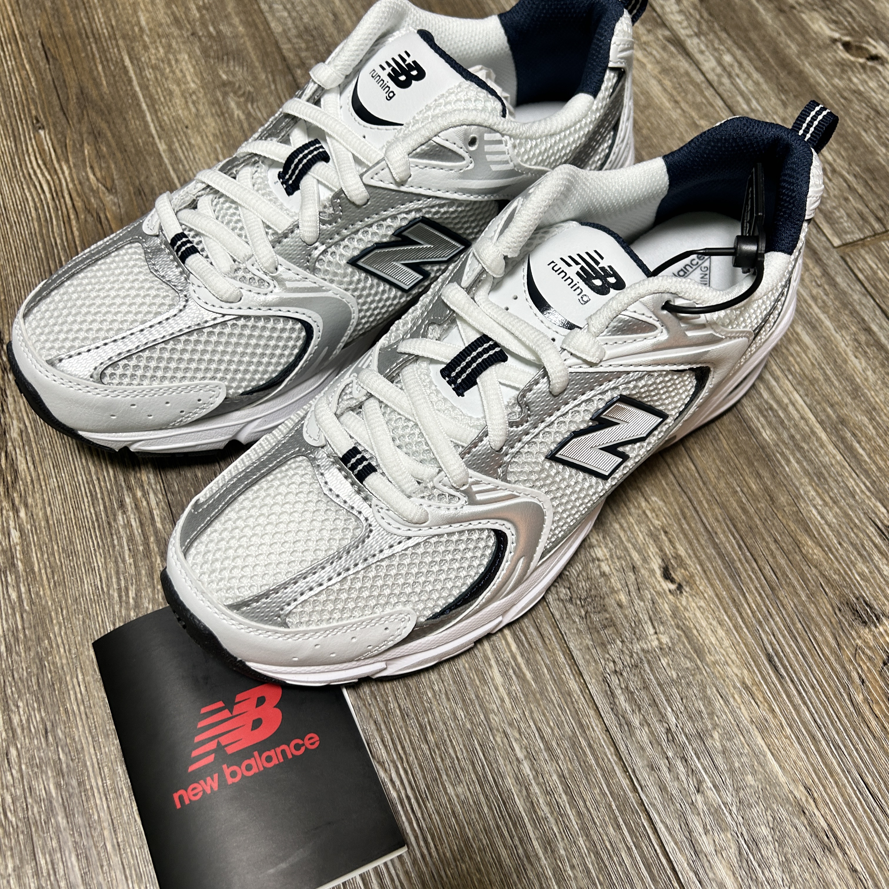 New Balance 530 White 착용 스타일 - 2
