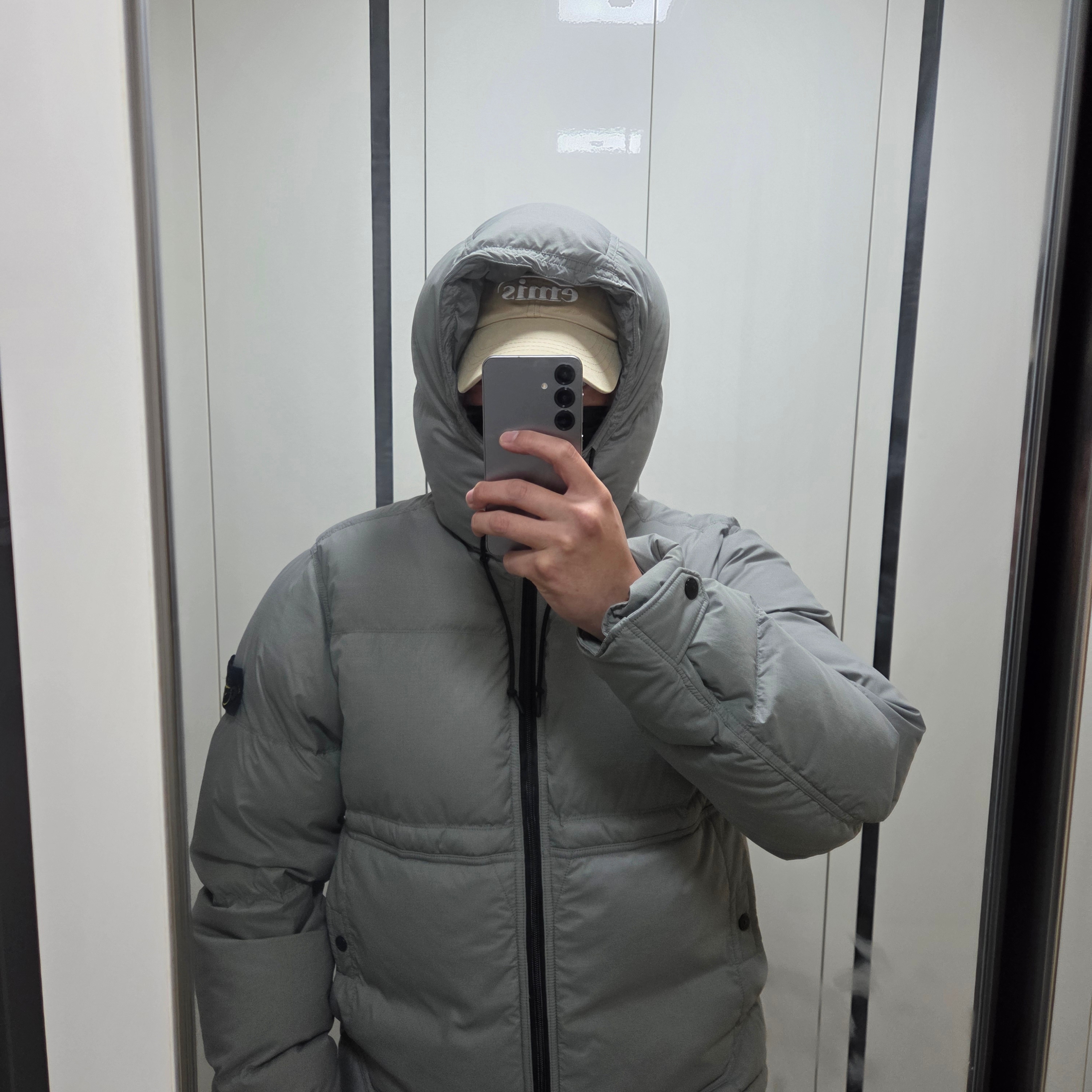 Stone Island 4100019 Matt Ripstop Cordura Advanced Fabrics Down Parka with Water Resistance and Snap Pockets Cement - 25FW 착용 스타일