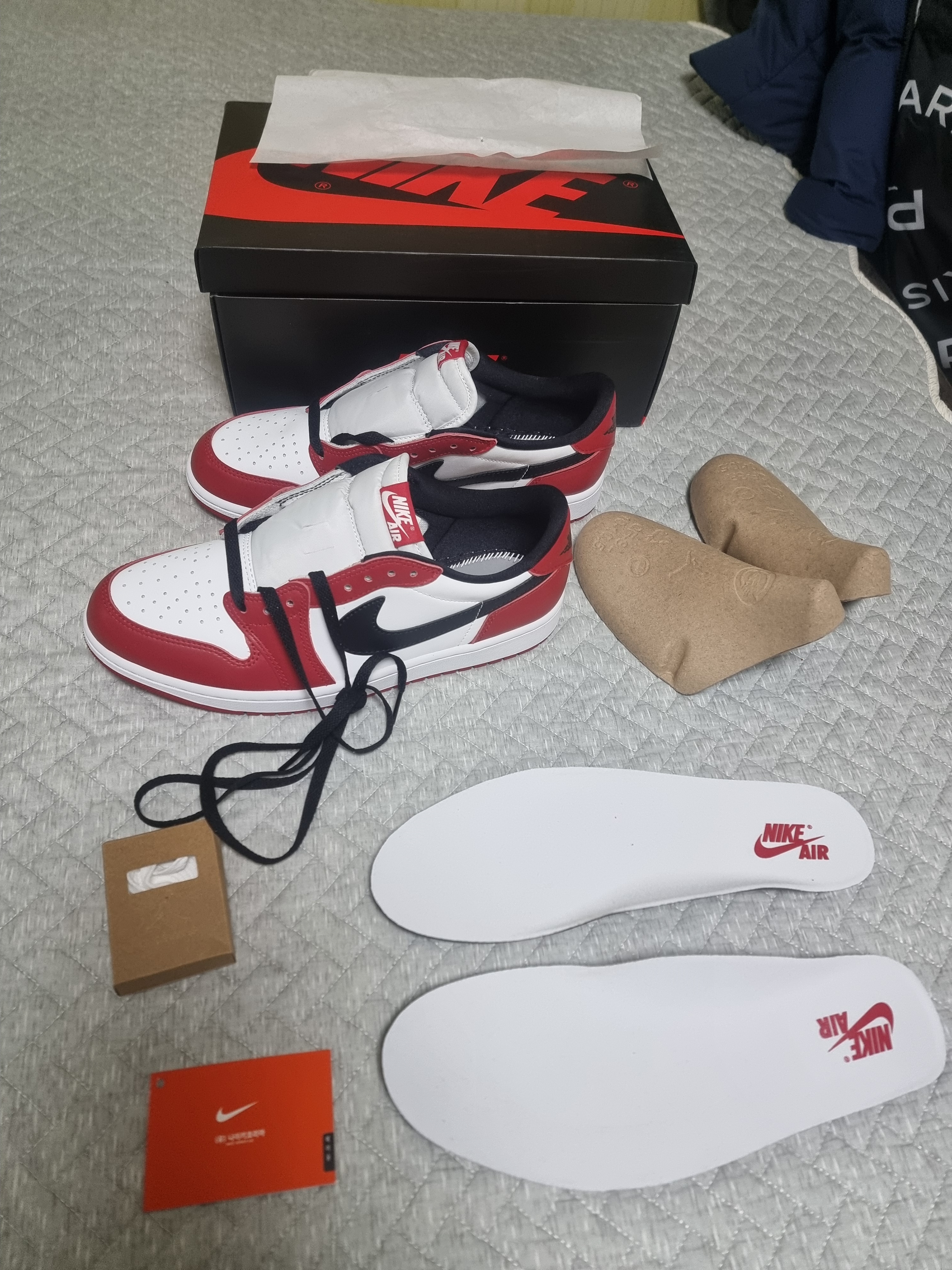 Jordan 1 Retro Low OG Chicago 착용 스타일 - 1
