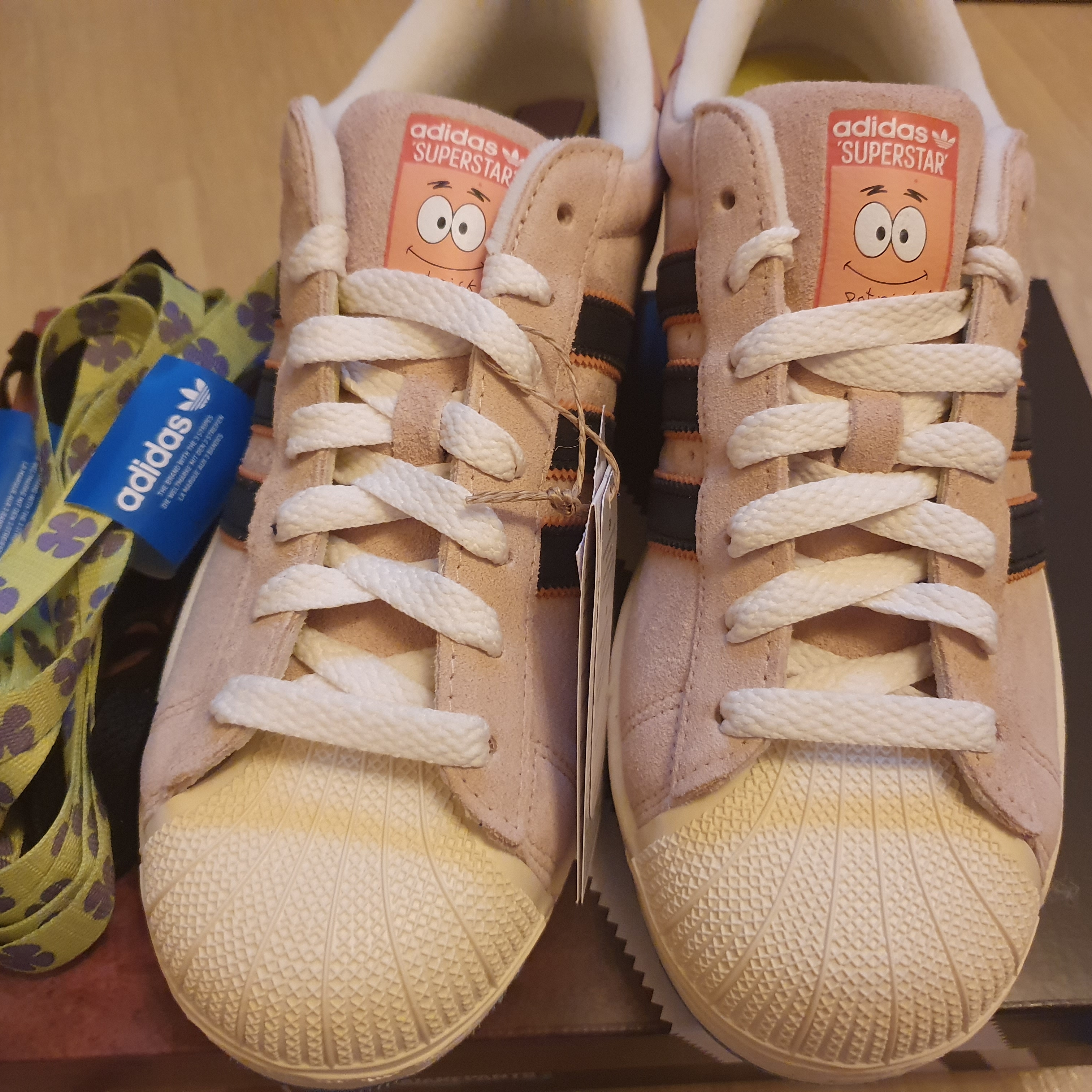 Adidas x Spongebob Patrick Superstar Black Core Black 착용 스타일 - 4