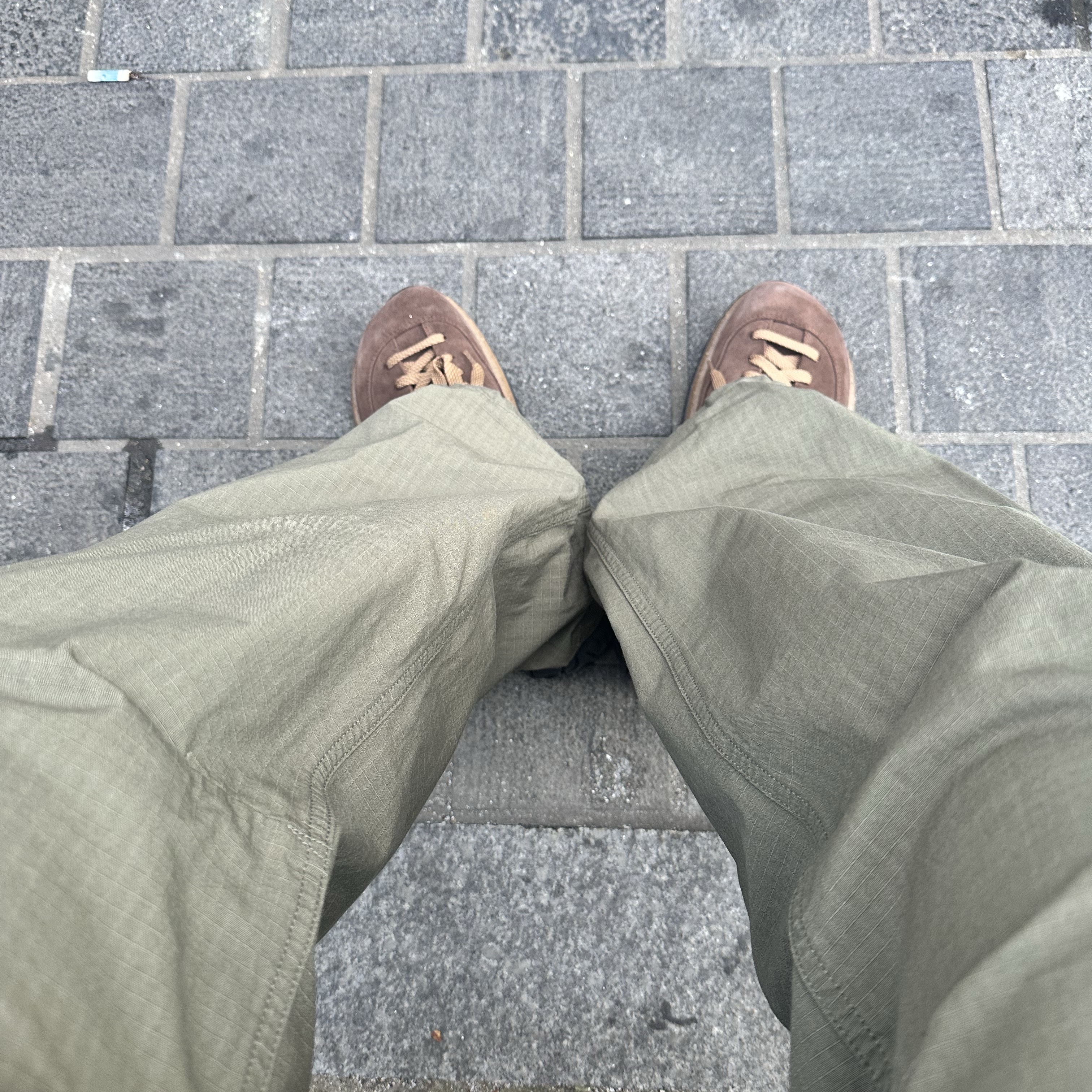 Birkenstock x Thibo Denis 1774 Uerzell Suede Marone - Regular, Nanamica Cargo Pants Khaki 착용 스타일 - 3