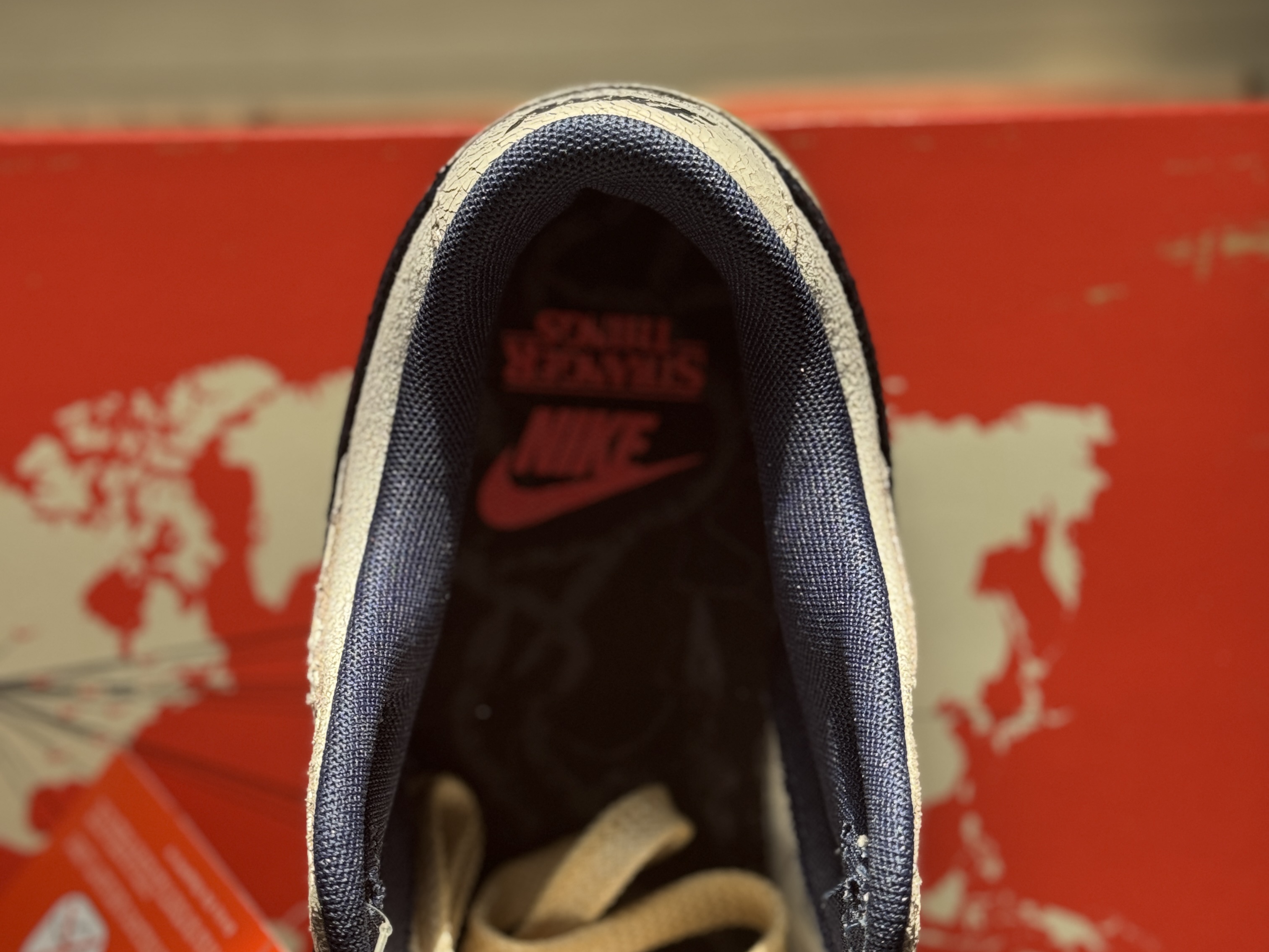 Nike x Stranger Things Dunk Low Phantom and Midnight Navy 착용 스타일 - 5