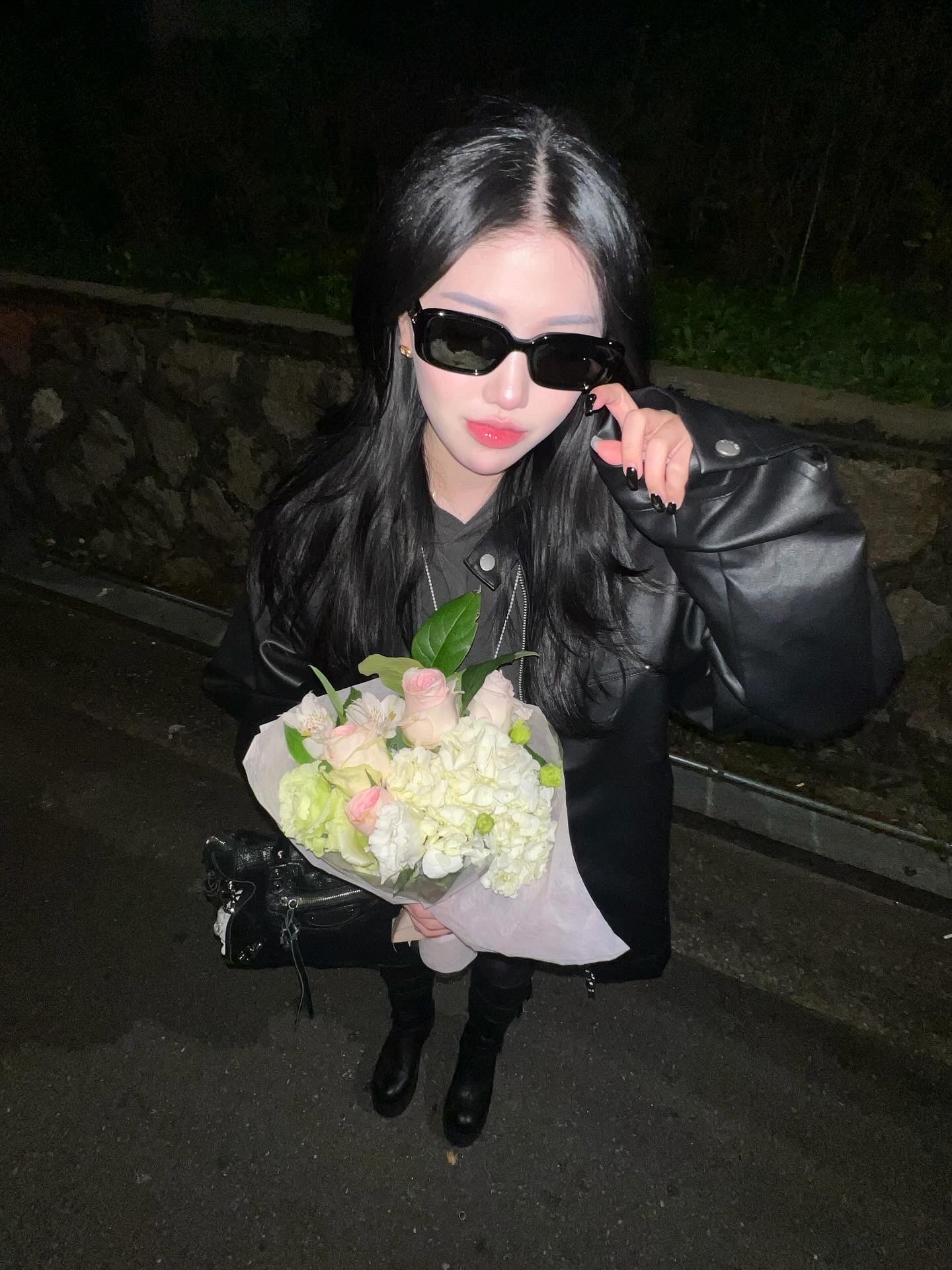 Gentle Monster Antena 01 Black, Balenciaga Le City Small Bag Black 착용 스타일 - 1
