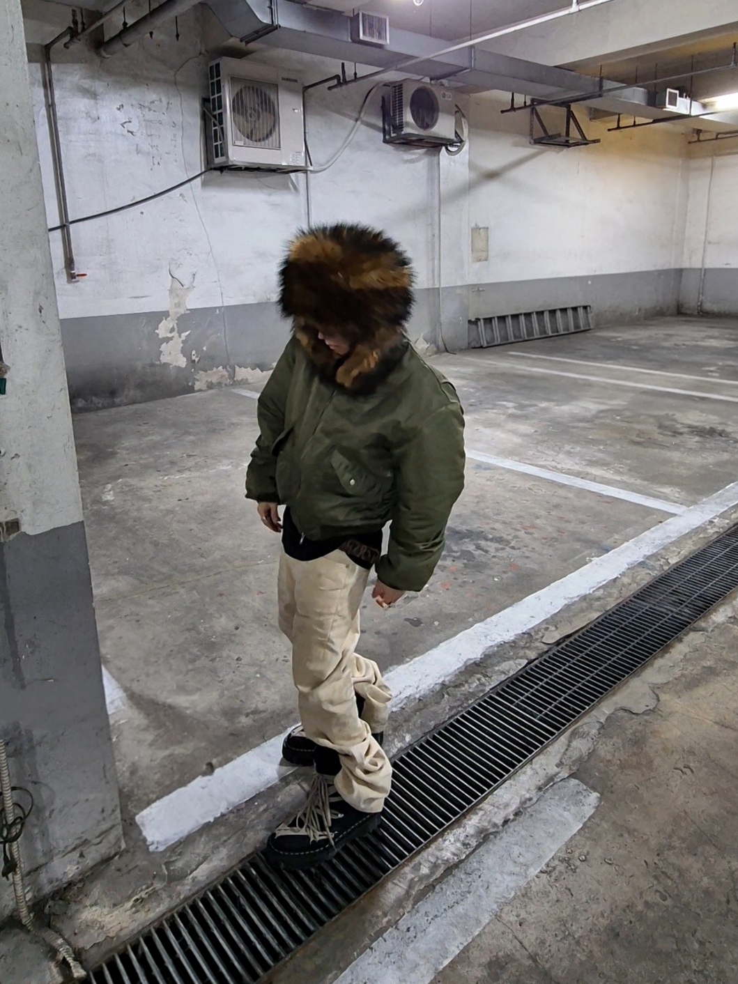 Dr. Martens x Rick Owens 1460 Quad Sole Mega Lace Boots Black, Undermycar Glacial Velvetin Flared Jeans Ivory - 24FW 착용 스타일