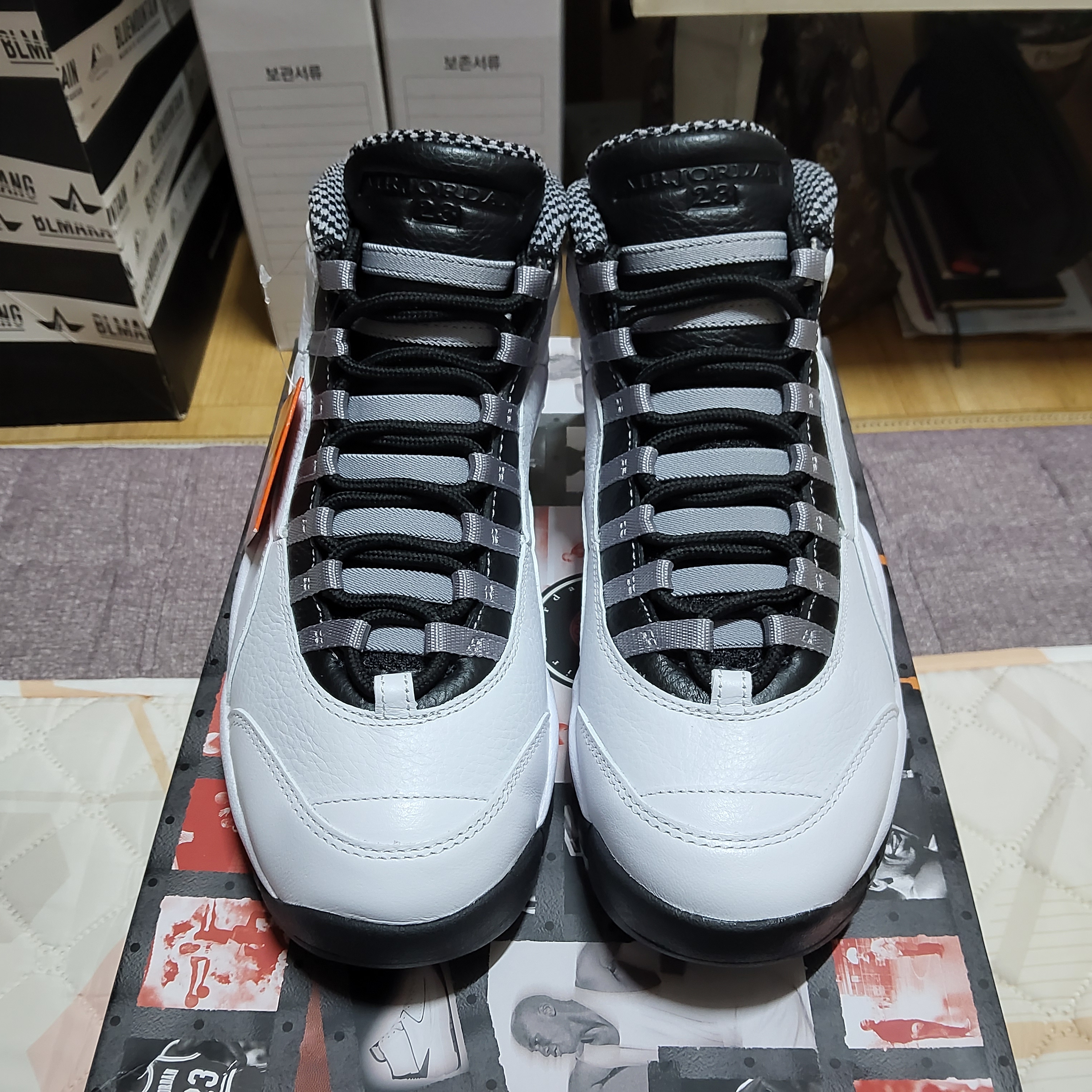 Jordan 10 Retro Light Steel Grey 착용 스타일 - 2