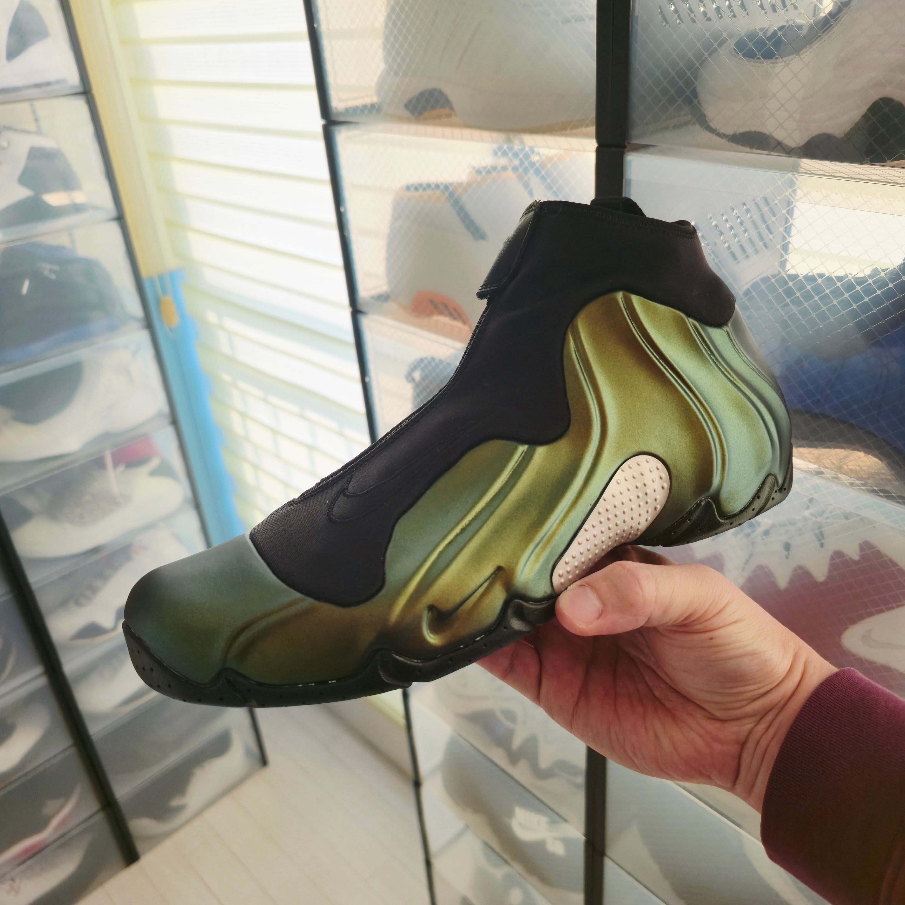 Nike Air Flightposite Black Metallic Gold 착용 스타일