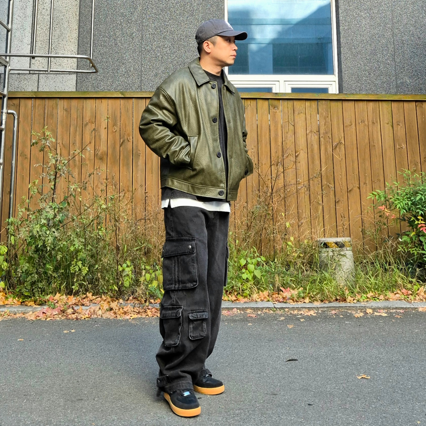 Nike Air Force 1 '07 LV8 Black Gum Light Brown, 47 Brand New York Yankees BW Clean Up Charcoal 착용 스타일 - 2