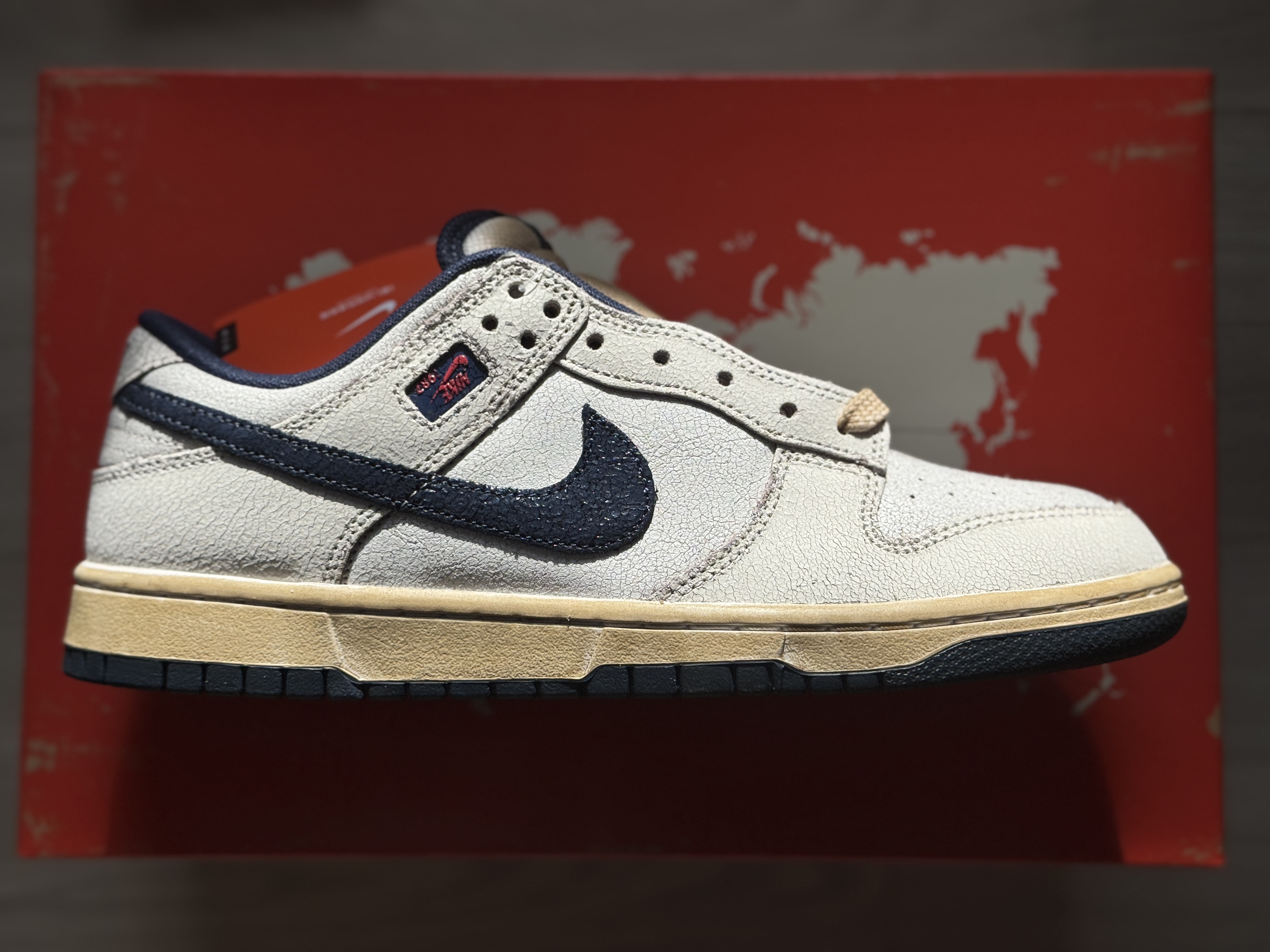 Nike x Stranger Things Dunk Low Phantom and Midnight Navy 착용 스타일 - 8