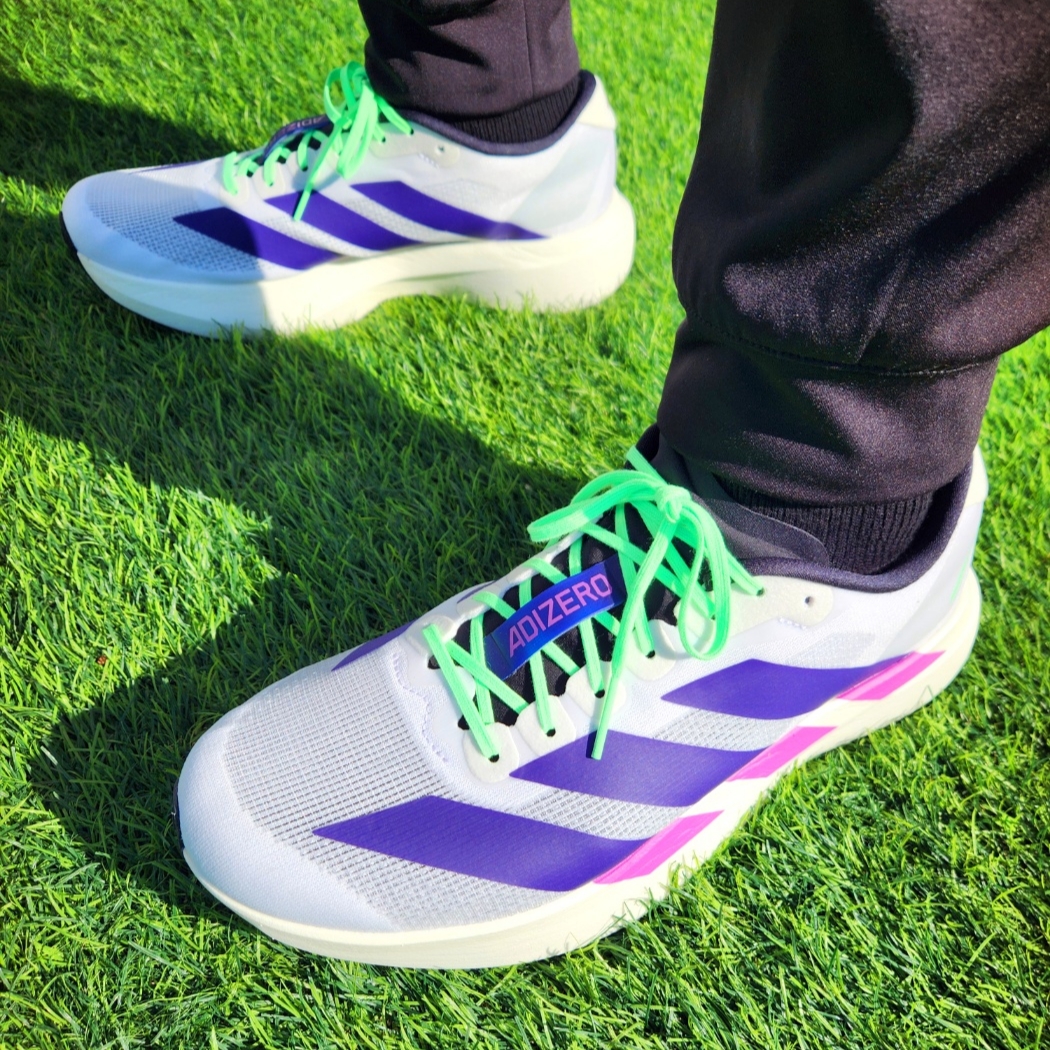 Adidas Adizero EVO SL Cloud White Collegiate Purple 착용 스타일 - 2