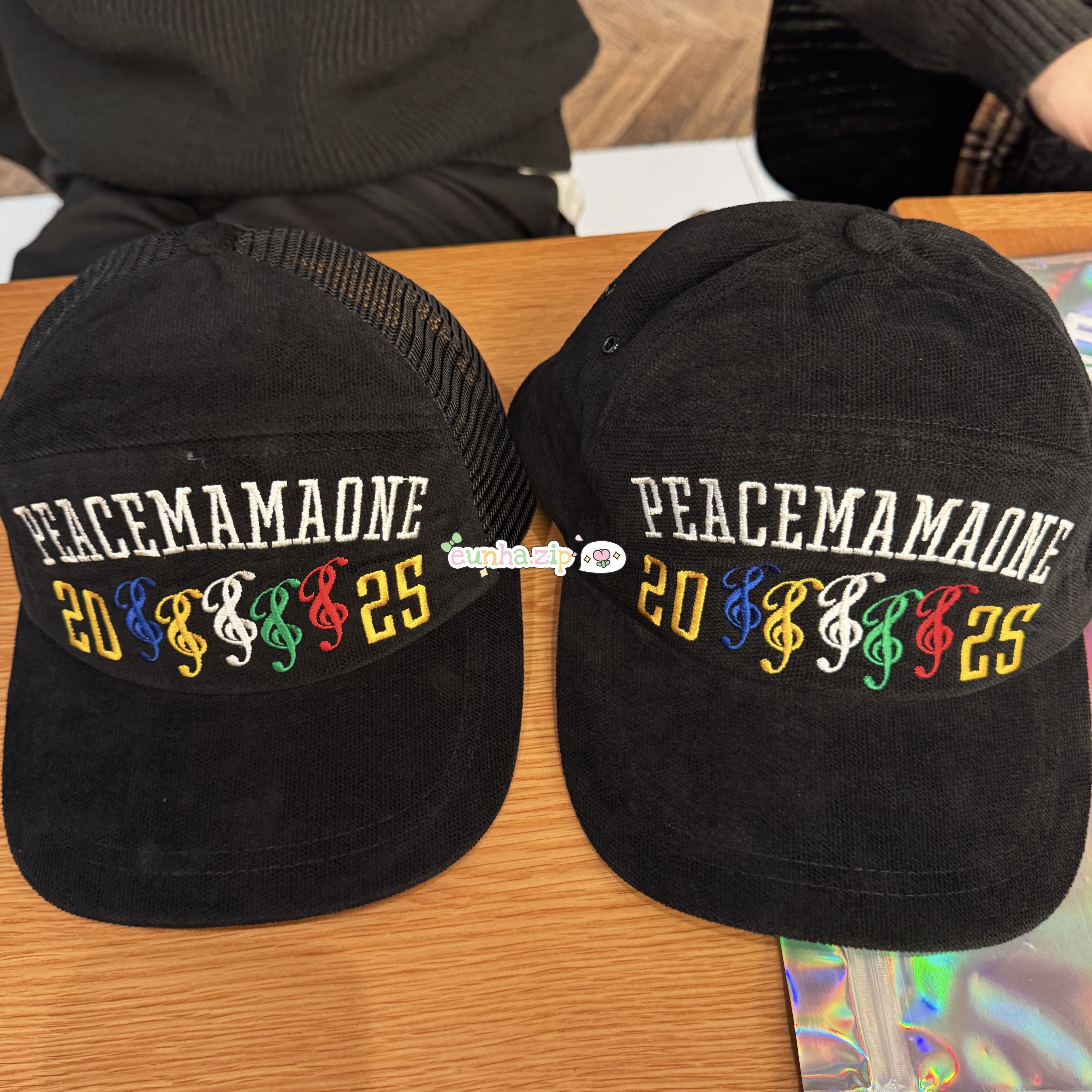 Peaceminusone x 2025 MAMA Awards Peacemamaone Cap Mesh, Peaceminusone x 2025 MAMA Awards Peacemamaone Cap Cotton 착용 스타일 - 1