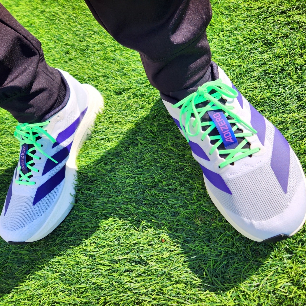 Adidas Adizero EVO SL Cloud White Collegiate Purple 착용 스타일 - 1